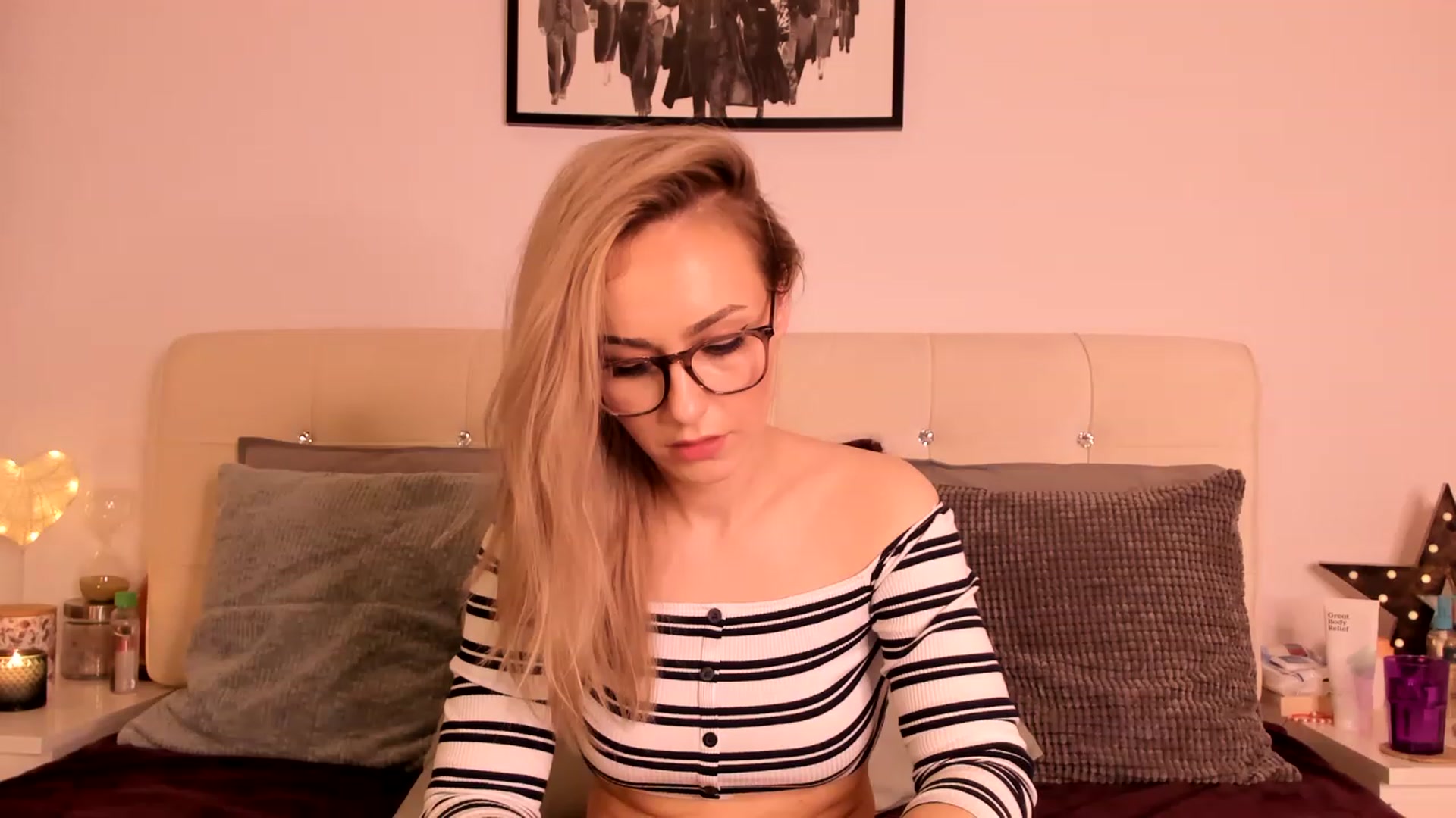Gallery image thumbnail from Simi__'s myfreecams stream on, 03/19/2023, 18:43 image 9 of 20