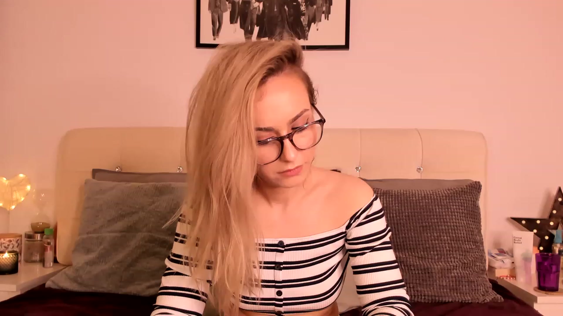 Gallery image thumbnail from Simi__'s myfreecams stream on, 03/19/2023, 18:43 image 5 of 20