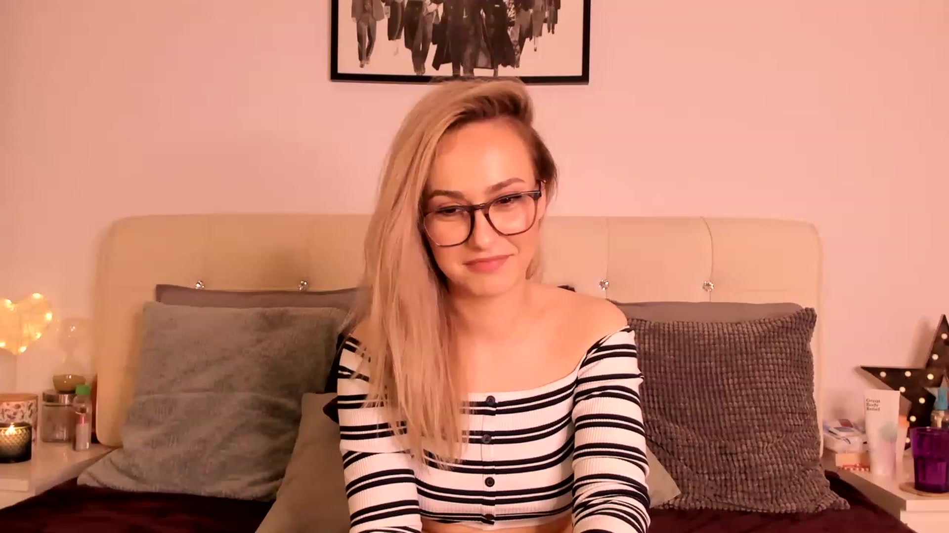Gallery image thumbnail from Simi__'s myfreecams stream on, 03/19/2023, 18:43 image 11 of 20
