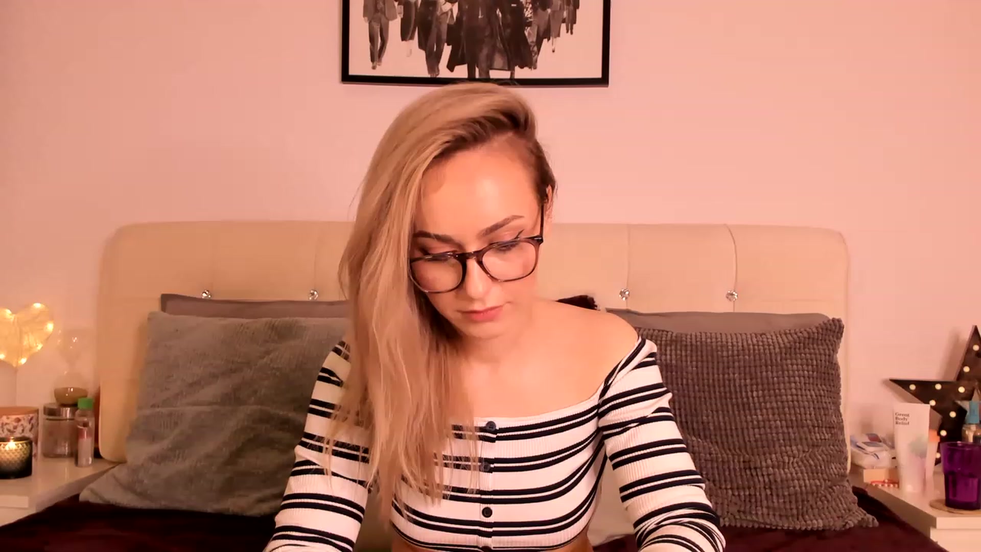 Gallery image thumbnail from Simi__'s myfreecams stream on, 03/19/2023, 18:43 image 20 of 20