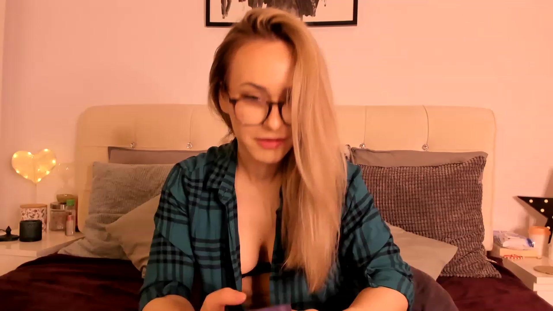 Gallery image thumbnail from Simi__'s myfreecams stream on, 03/26/2023, 17:40 image 6 of 20