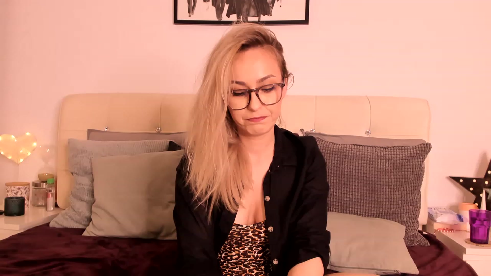 Gallery image thumbnail from Simi__'s myfreecams stream on, 03/27/2023, 17:41 image 20 of 20