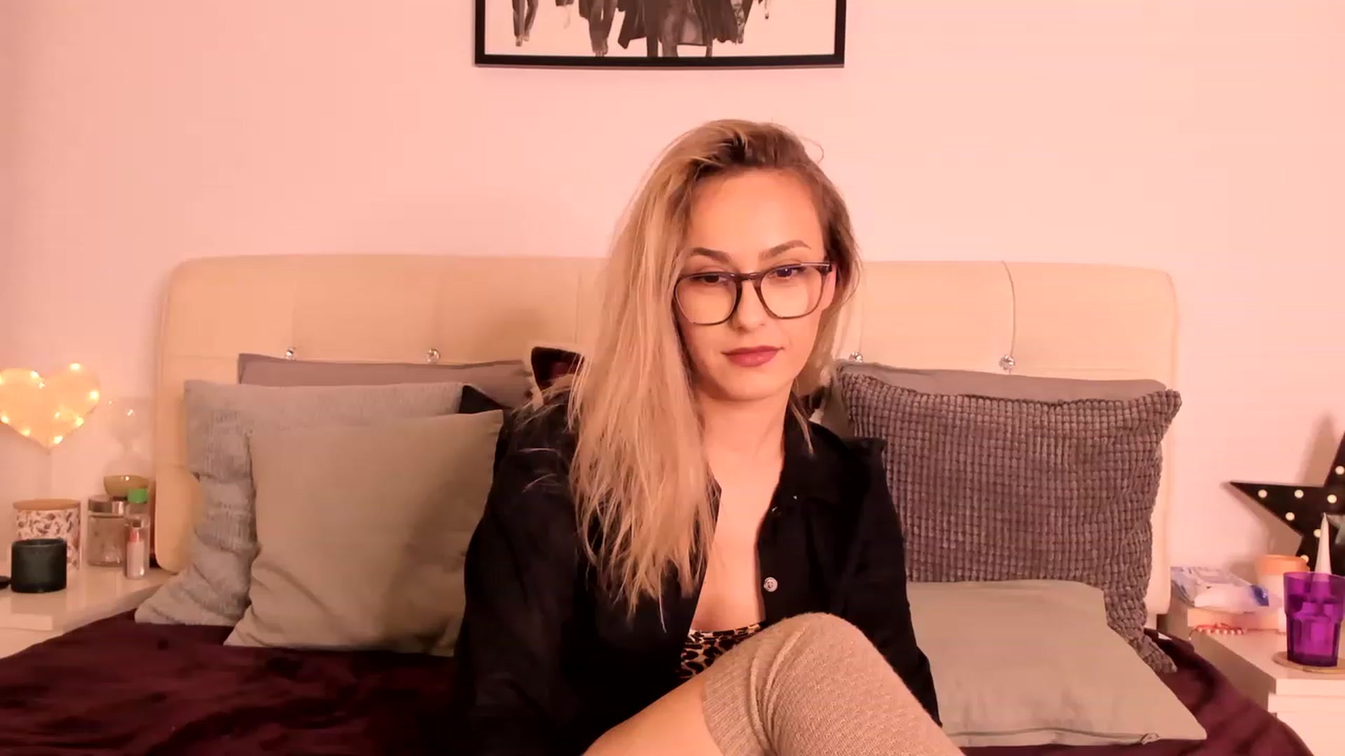 Gallery image thumbnail from Simi__'s myfreecams stream on, 03/27/2023, 17:41 image 5 of 20