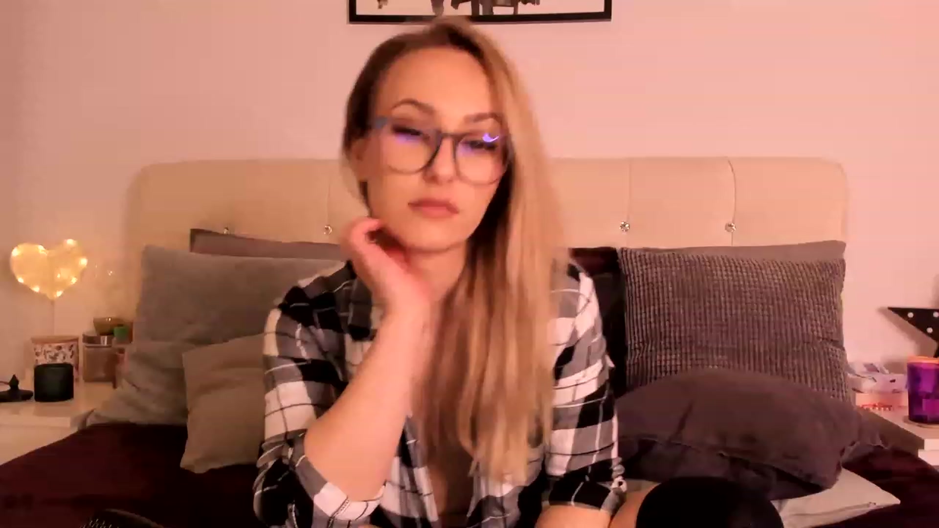 Gallery image thumbnail from Simi__'s myfreecams stream on, 03/31/2023, 20:09 image 9 of 20