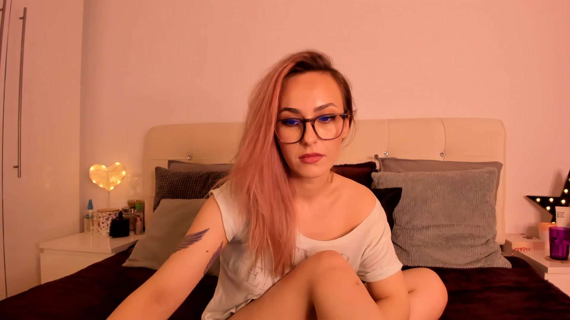 Gallery image thumbnail from Simi__'s myfreecams stream on, 04/15/2023, 16:33 image 14 of 20