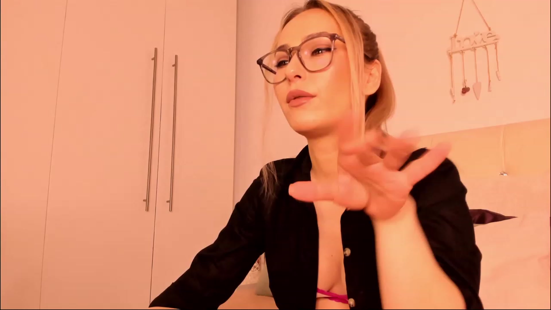 Gallery image thumbnail from Simi__'s myfreecams stream on, 05/14/2023, 15:46 image 2 of 20