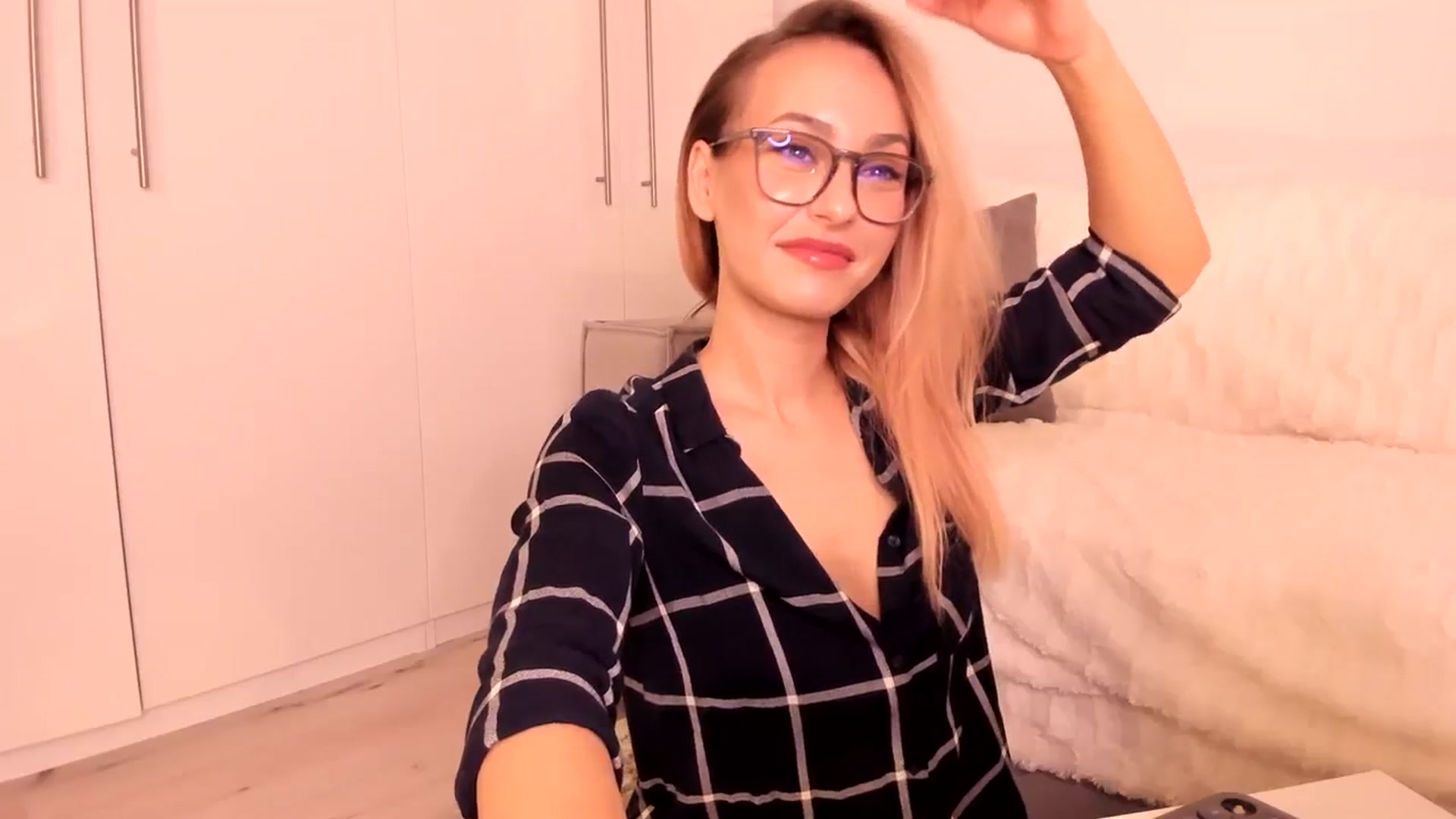 Gallery image thumbnail from Simi__'s myfreecams stream on, 10/20/2023, 15:58 image 15 of 20