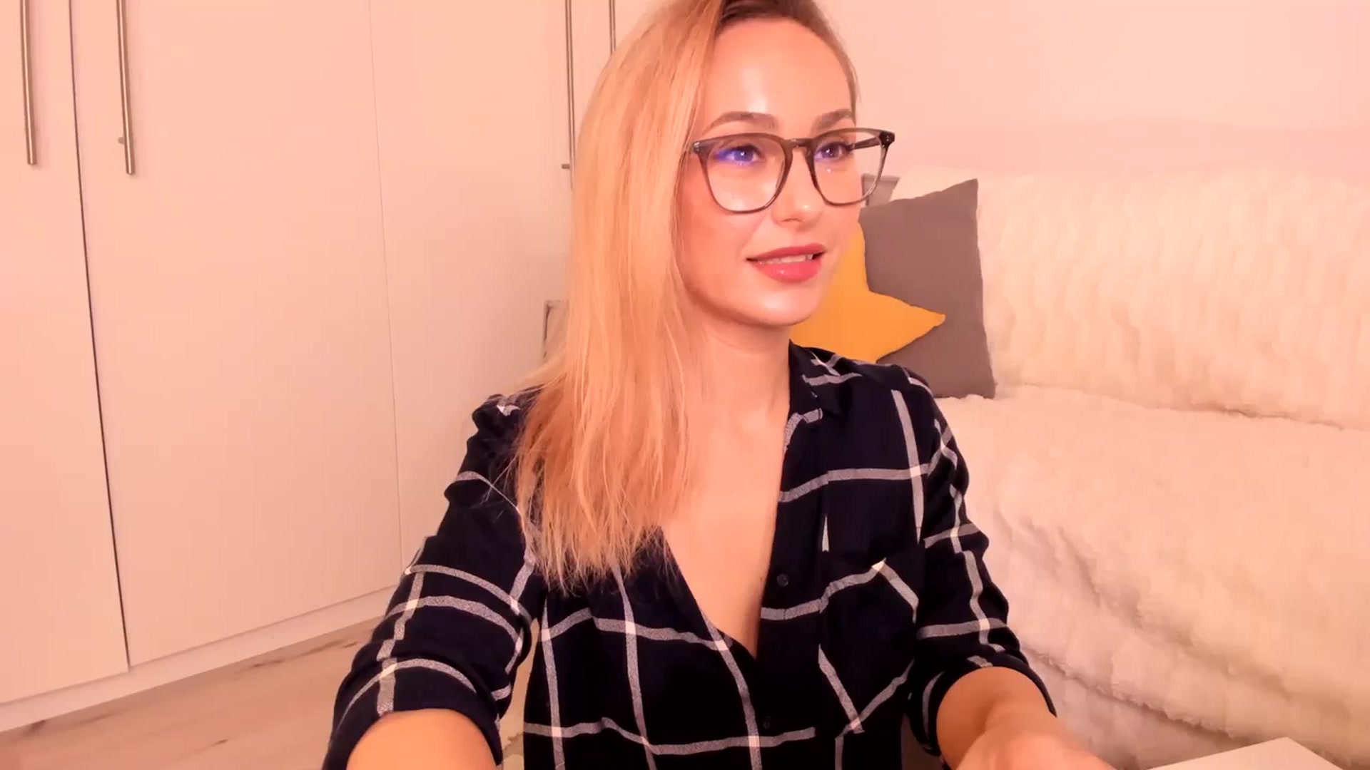 Gallery image thumbnail from Simi__'s myfreecams stream on, 10/20/2023, 15:58 image 1 of 20