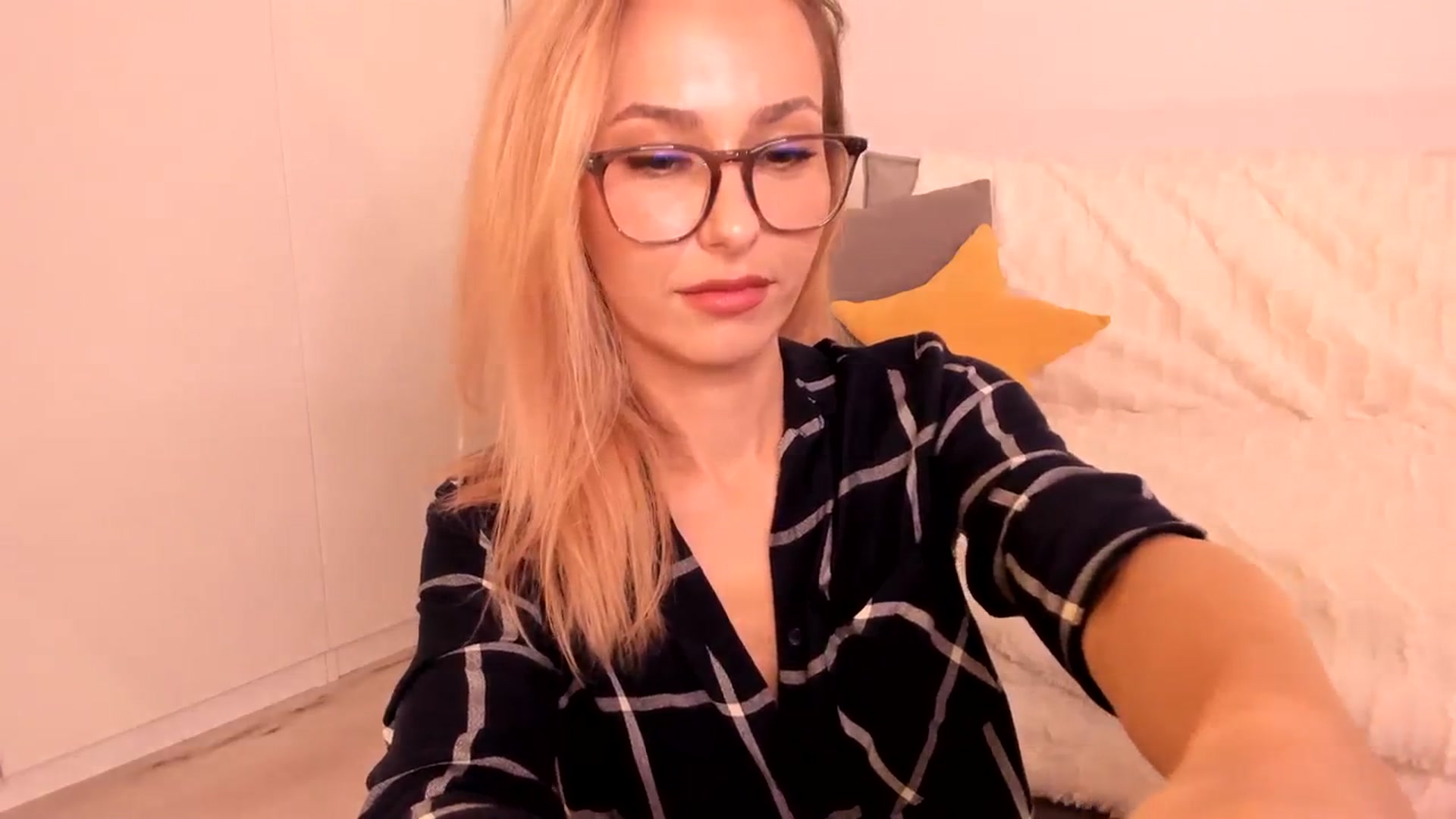 Gallery image thumbnail from Simi__'s myfreecams stream on, 10/20/2023, 17:32 image 11 of 20