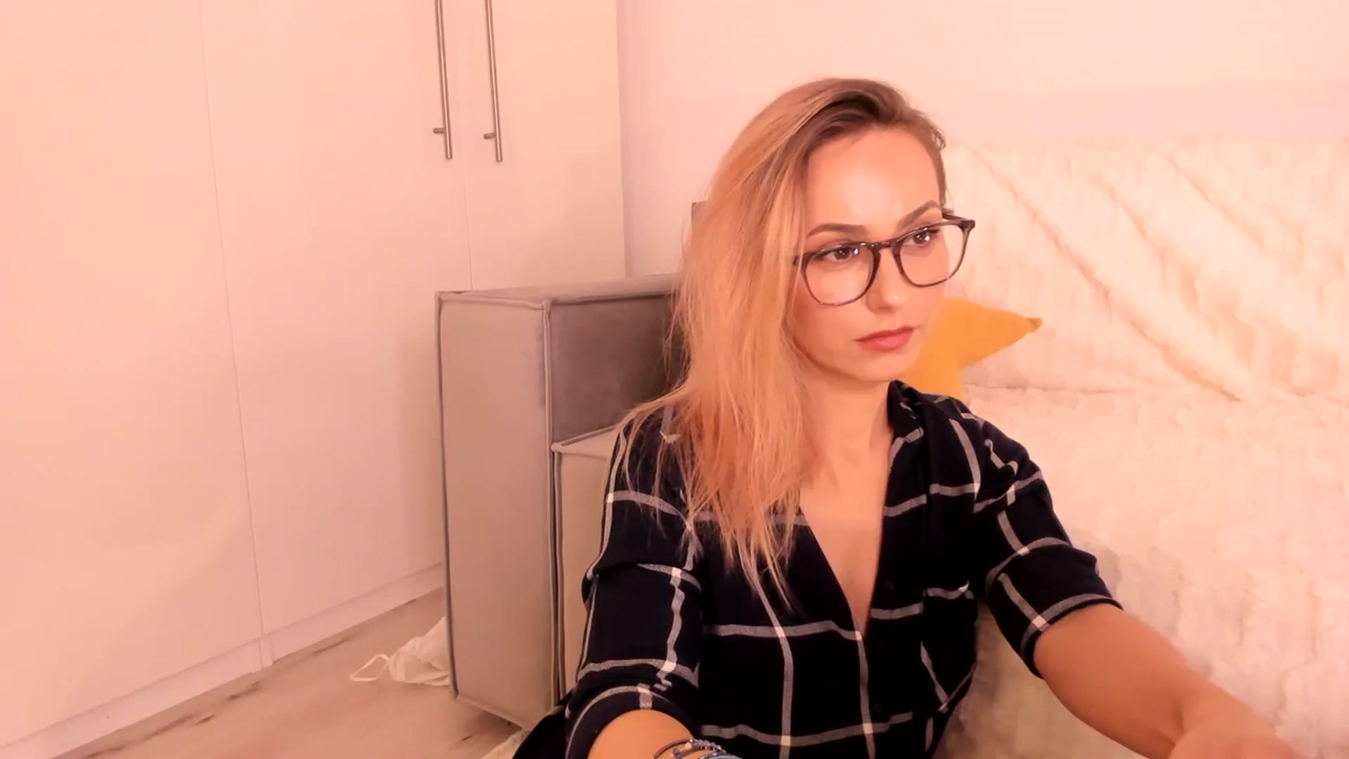 Gallery image thumbnail from Simi__'s myfreecams stream on, 10/20/2023, 17:32 image 4 of 20