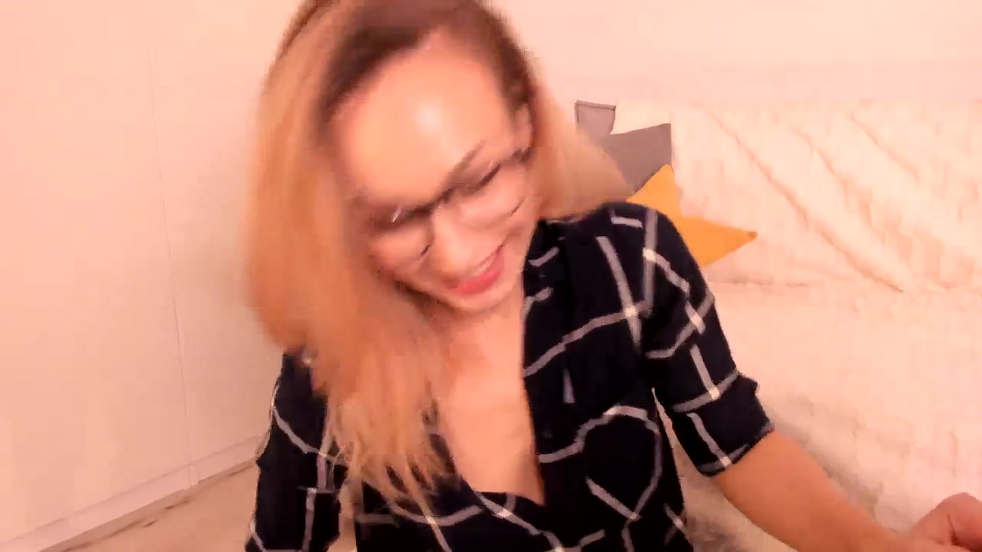 Gallery image thumbnail from Simi__'s myfreecams stream on, 10/20/2023, 17:32 image 7 of 20