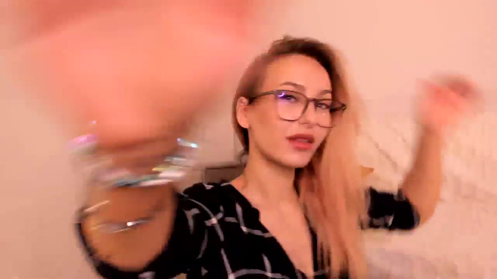Gallery image thumbnail from Simi__'s myfreecams stream on, 10/20/2023, 17:32 image 19 of 20