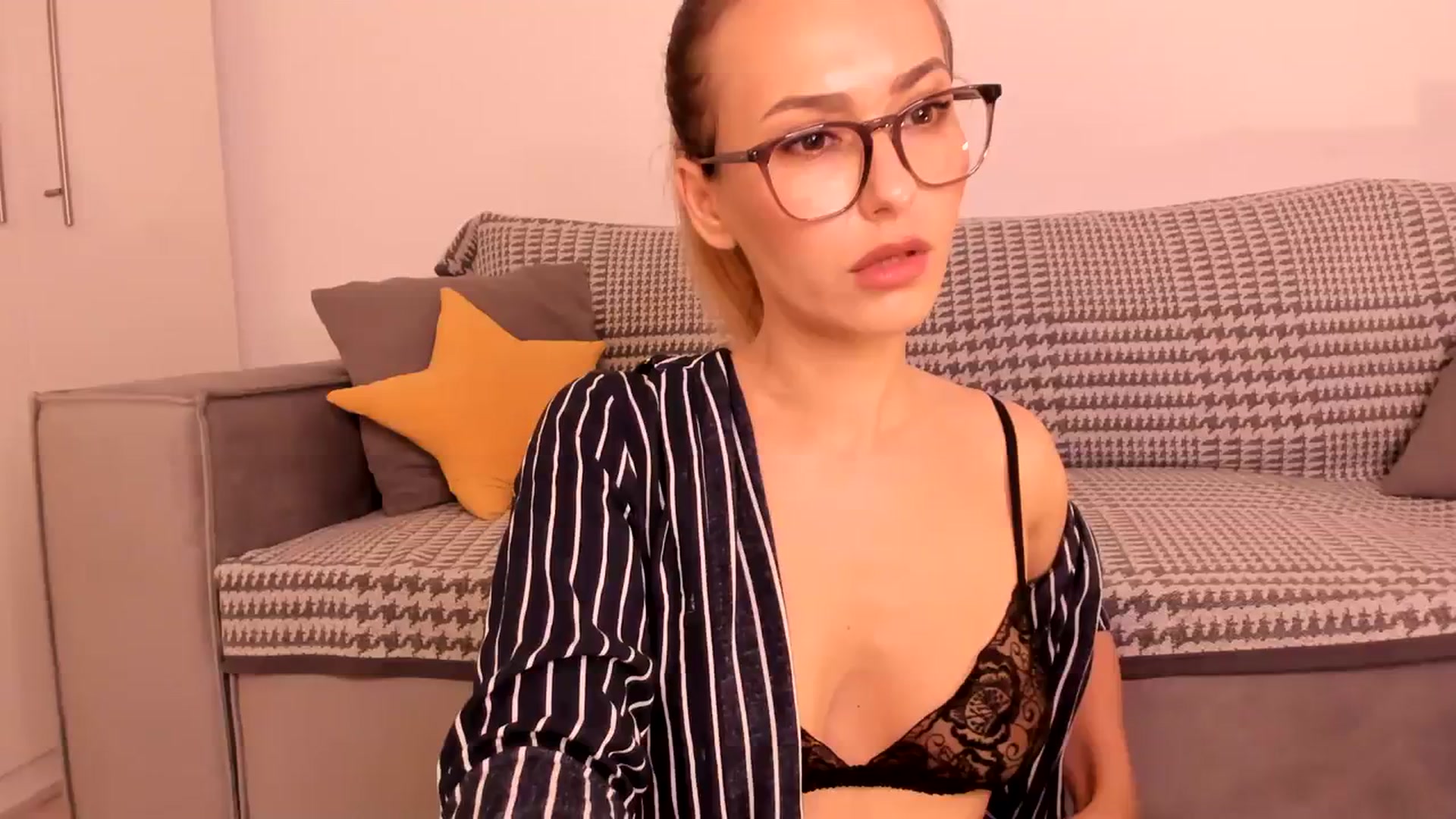 Gallery image thumbnail from Simi__'s myfreecams stream on, 10/28/2023, 17:36 image 2 of 20