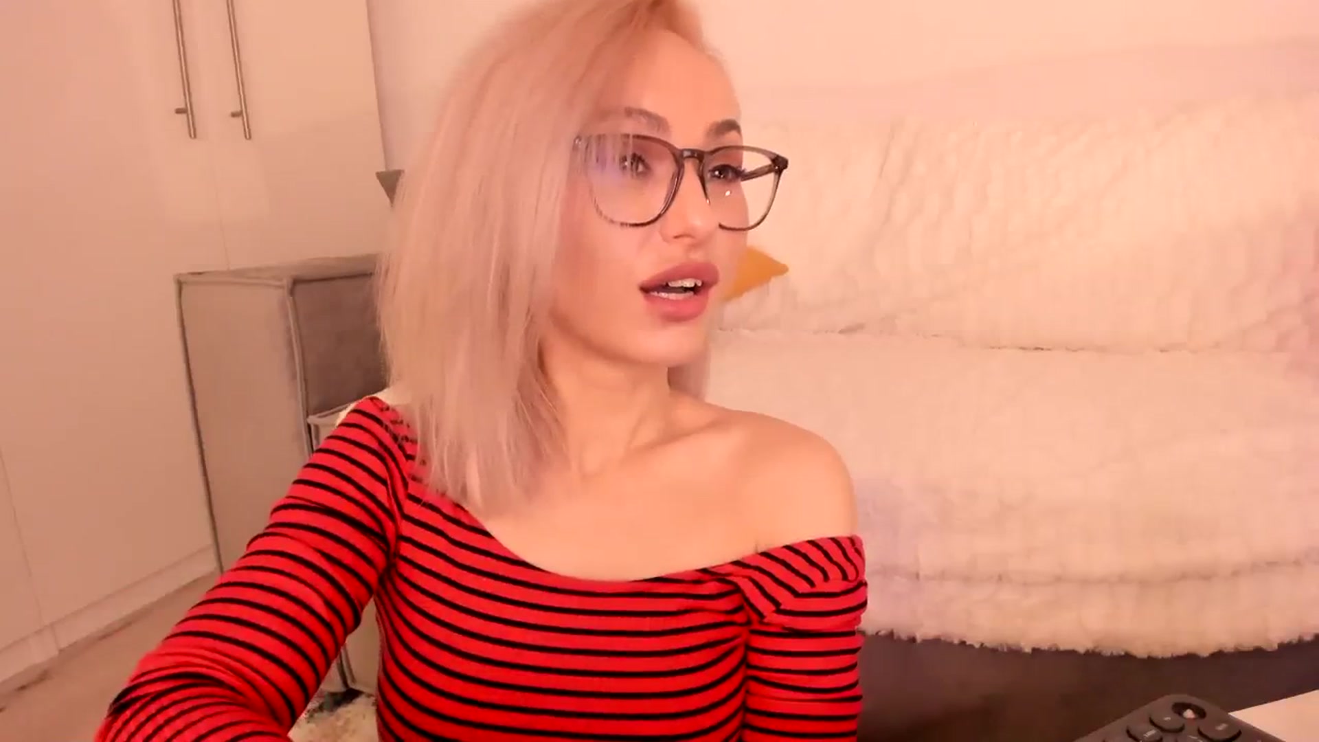 Gallery image thumbnail from Simi__'s myfreecams stream on, 11/03/2023, 18:02 image 16 of 20