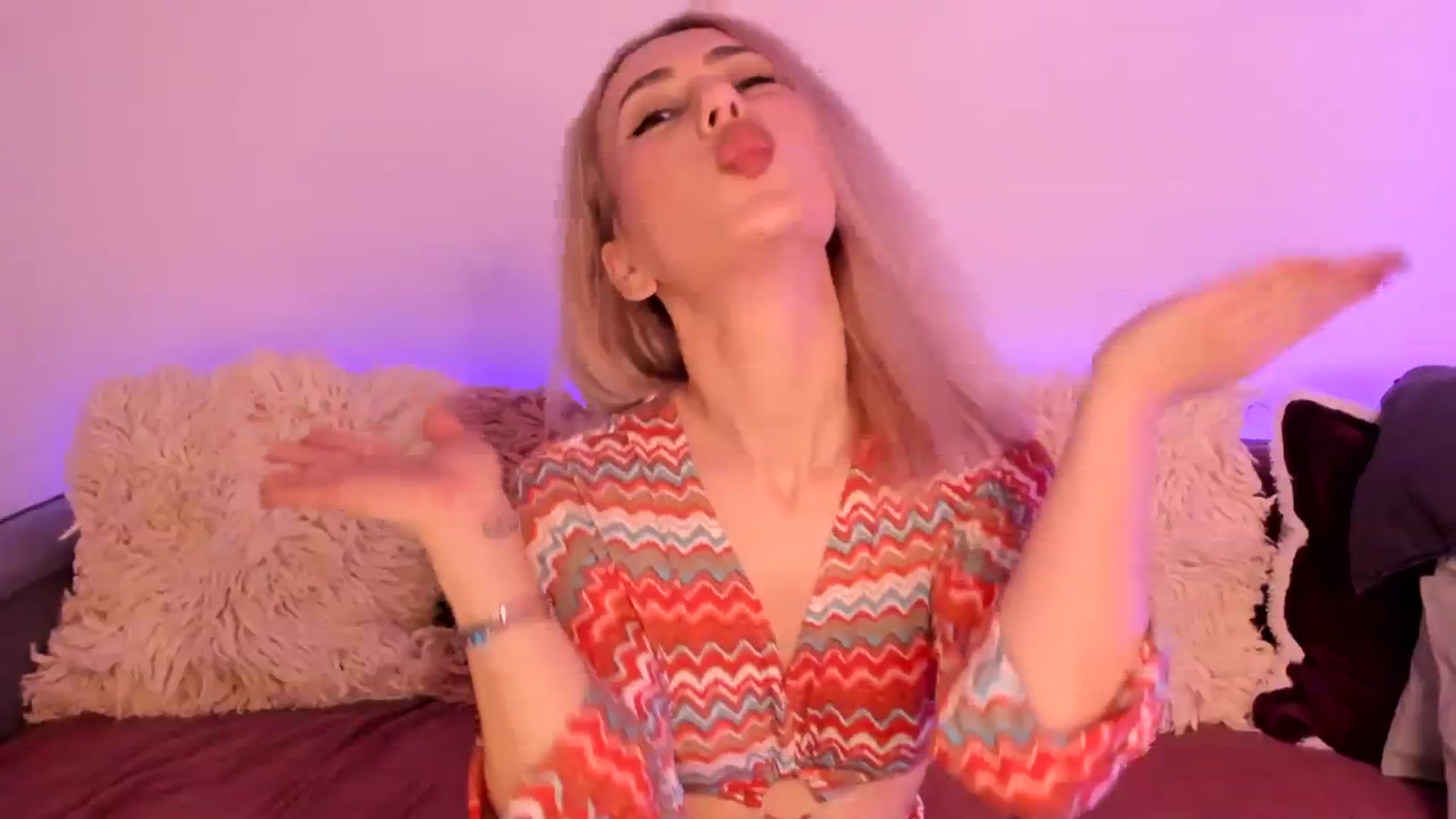 Gallery image thumbnail from Simi__'s myfreecams stream on, 12/17/2023, 18:33 image 8 of 20