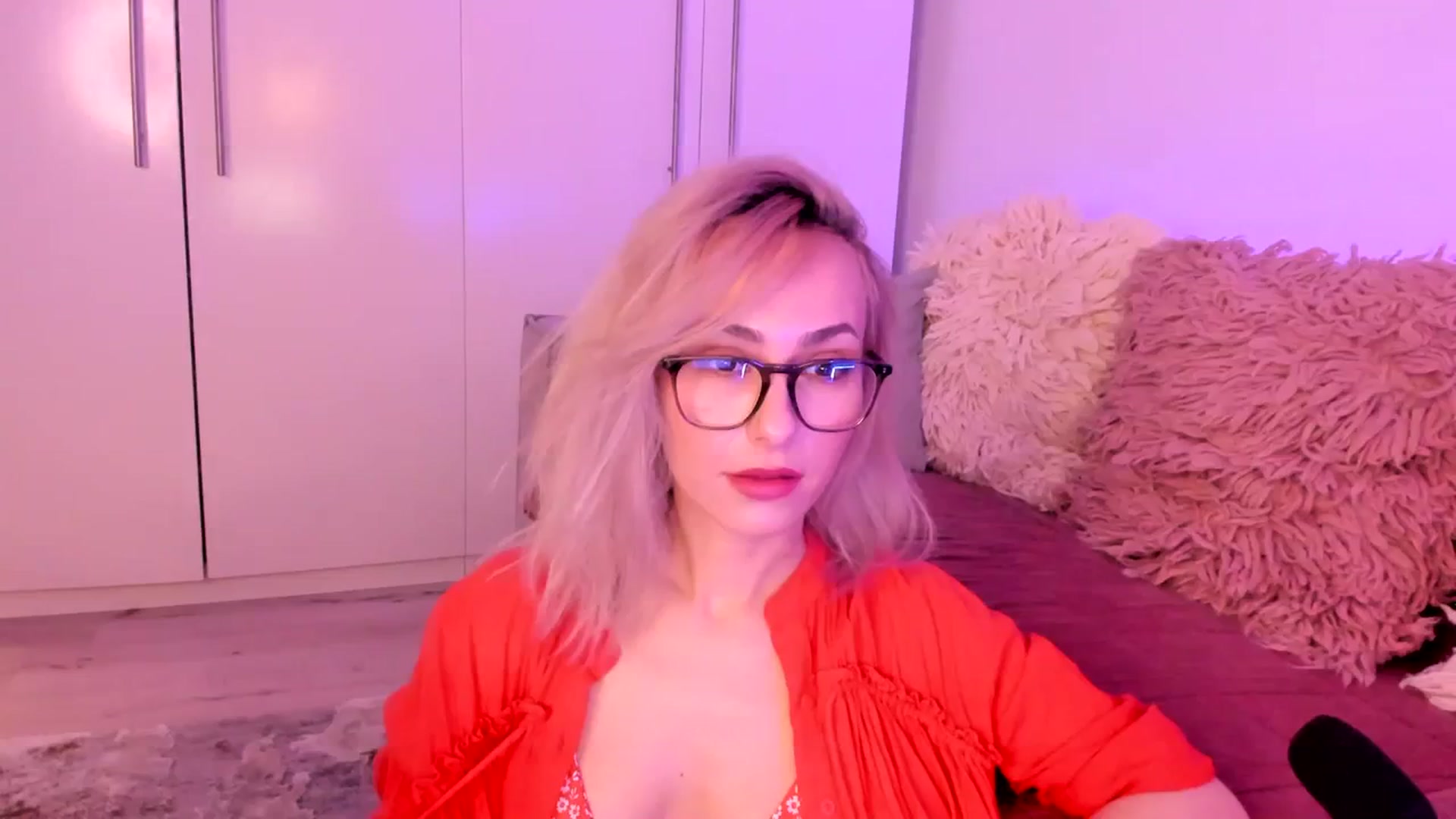 Gallery image thumbnail from Simi__'s myfreecams stream on, 12/18/2023, 16:57 image 1 of 20