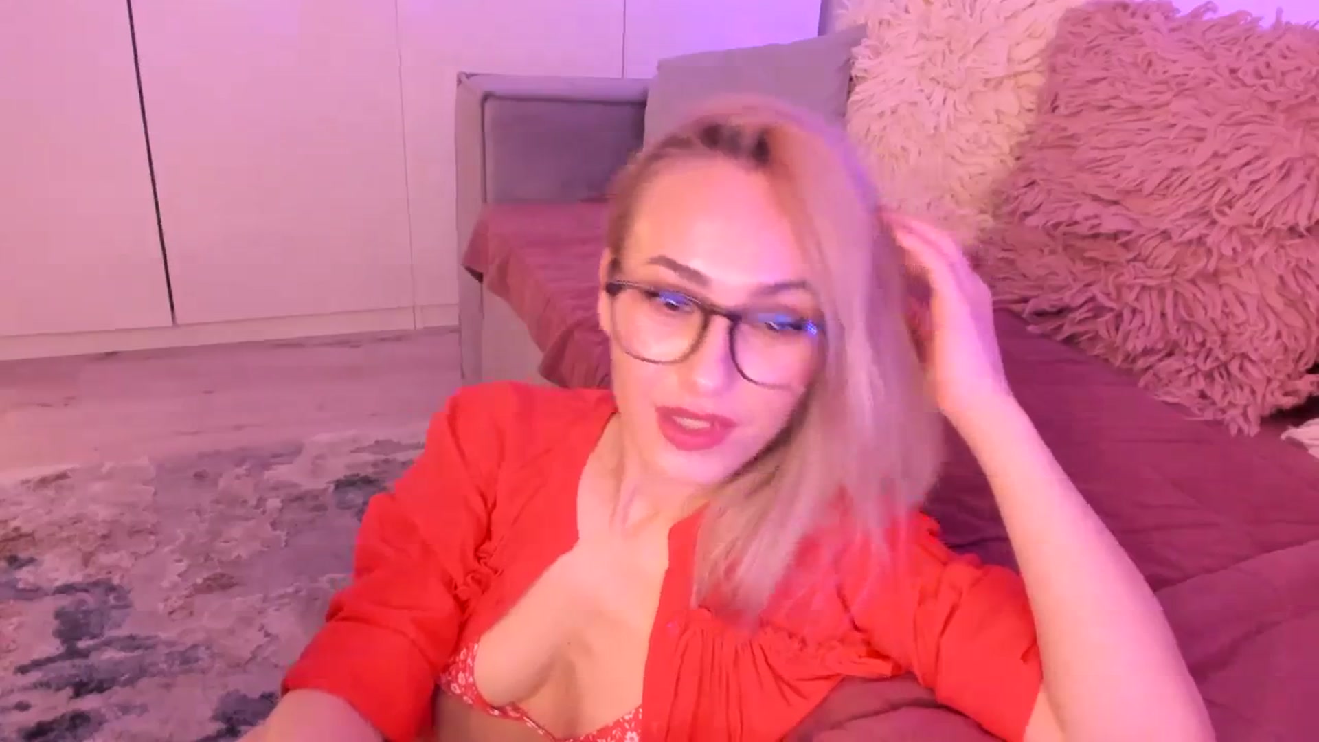 Gallery image thumbnail from Simi__'s myfreecams stream on, 12/18/2023, 16:57 image 14 of 20