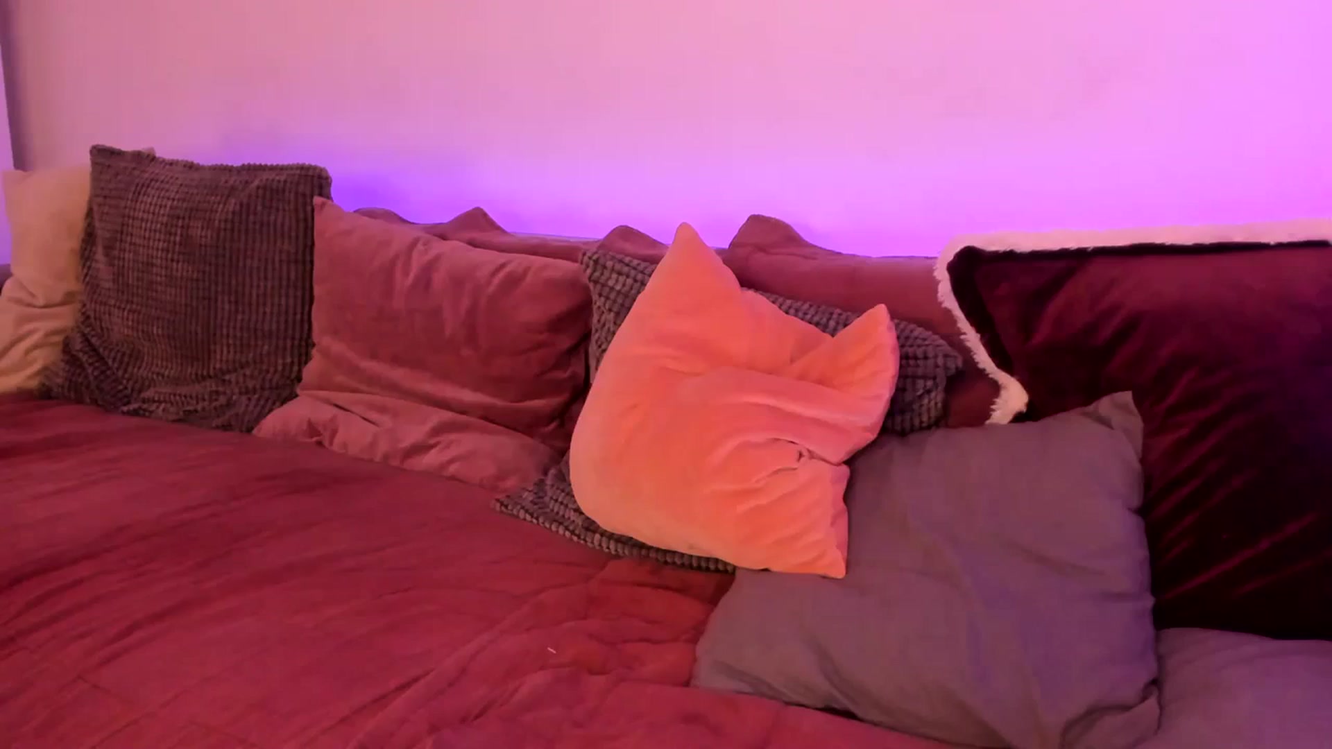 Gallery image thumbnail from Simi__'s myfreecams stream on, 02/02/2024, 18:37 image 14 of 20