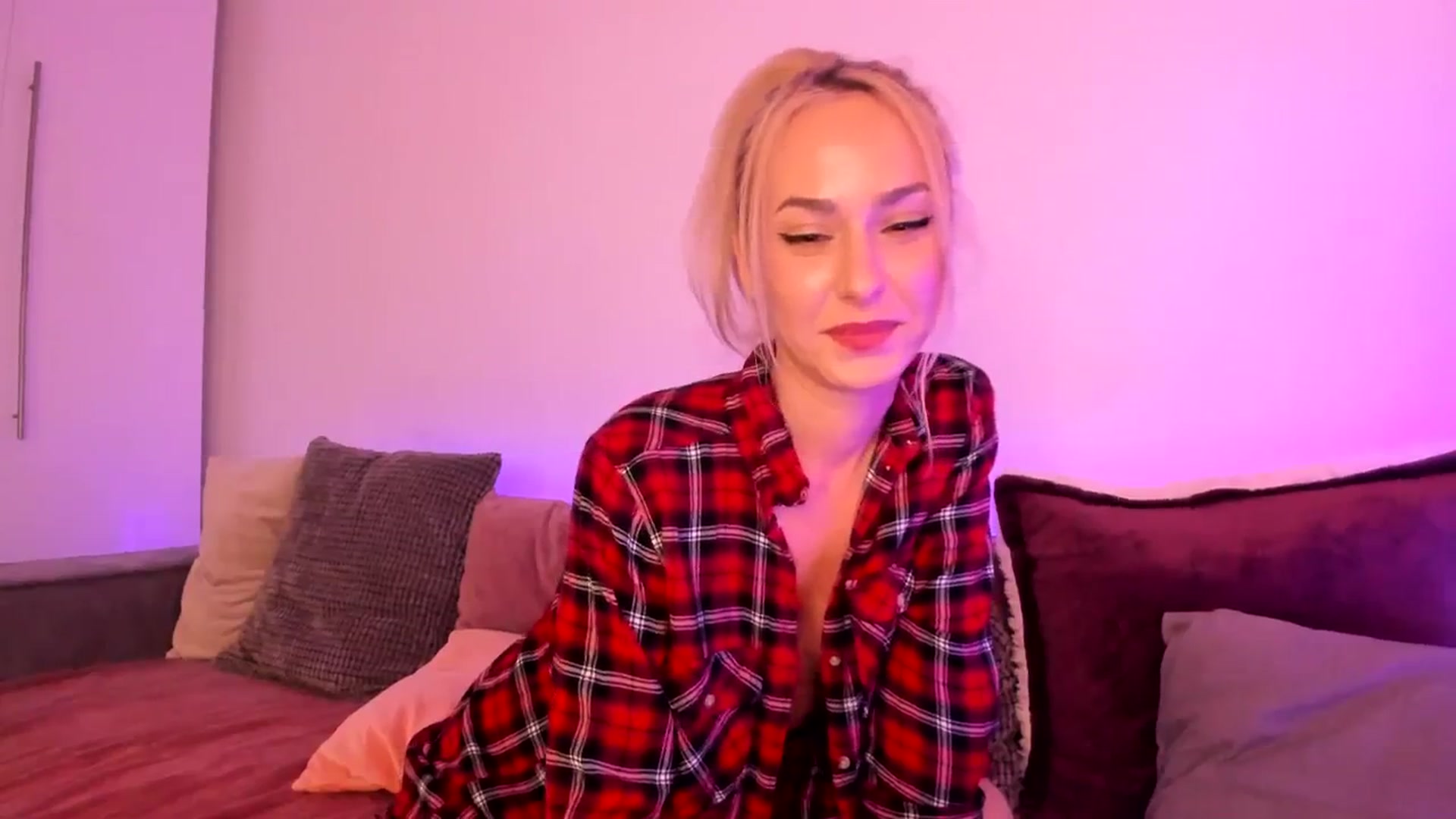 Gallery image thumbnail from Simi__'s myfreecams stream on, 02/03/2024, 18:30 image 13 of 20