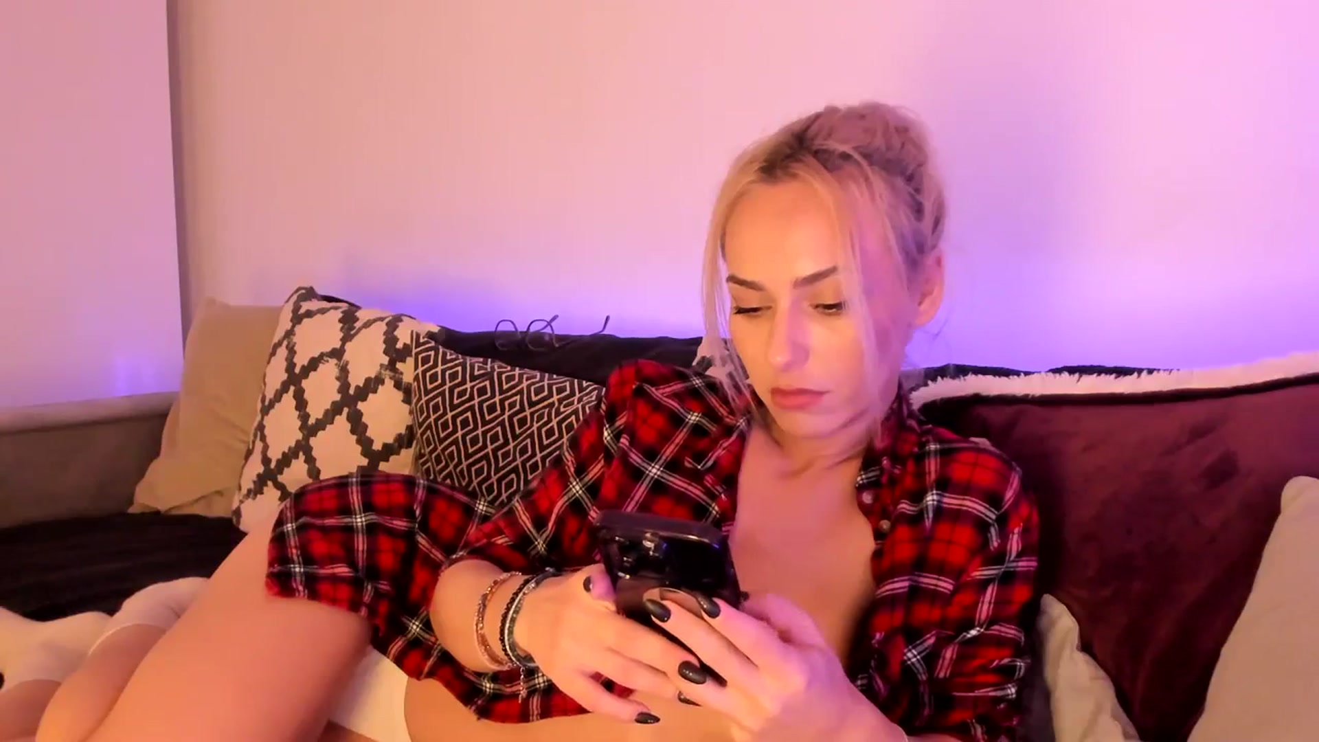 Gallery image thumbnail from Simi__'s myfreecams stream on, 02/12/2024, 21:18 image 14 of 20