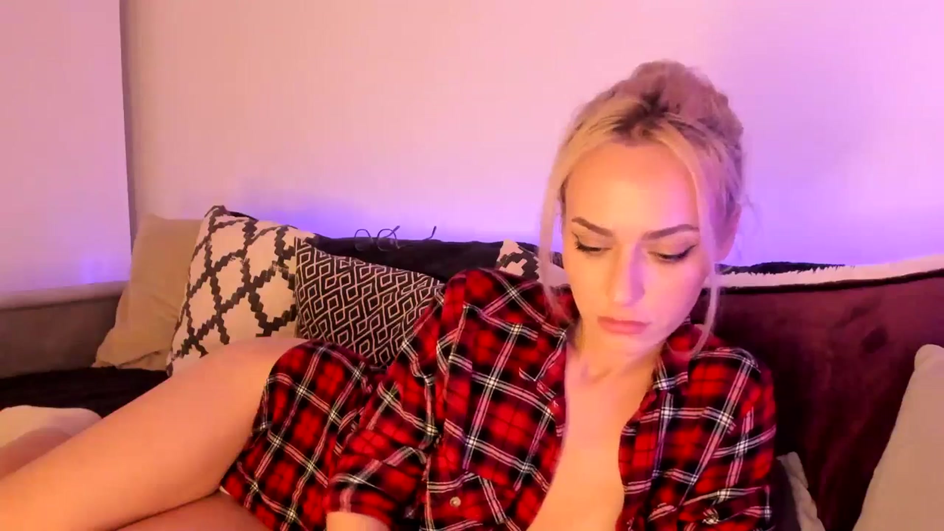 Gallery image thumbnail from Simi__'s myfreecams stream on, 02/12/2024, 21:18 image 20 of 20