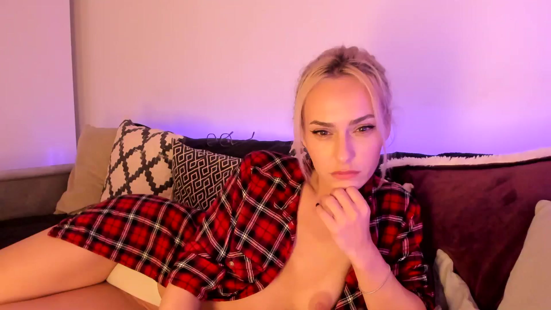 Gallery image thumbnail from Simi__'s myfreecams stream on, 02/12/2024, 21:18 image 13 of 20