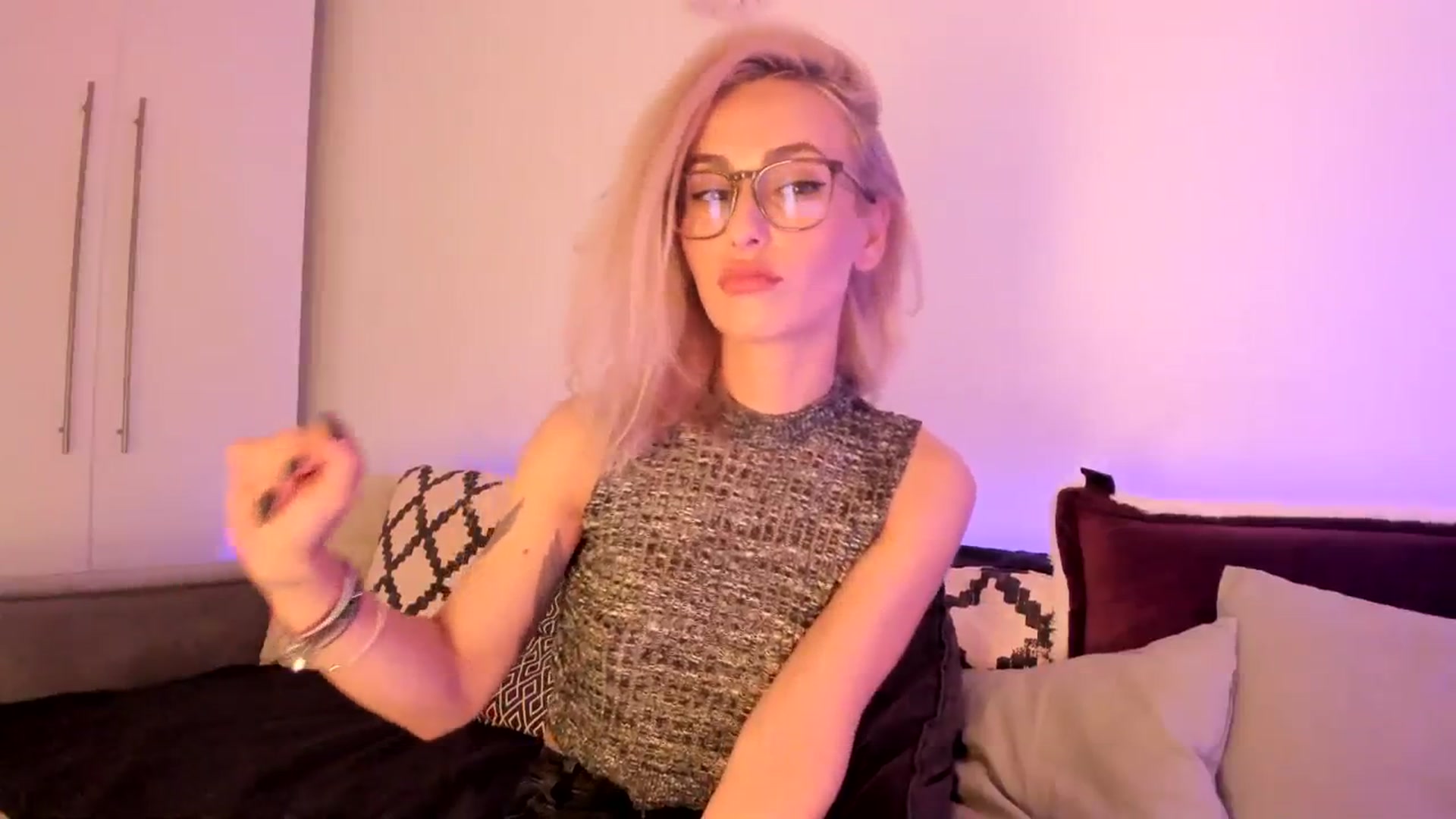 Gallery image thumbnail from Simi__'s myfreecams stream on, 02/13/2024, 18:19 image 17 of 20