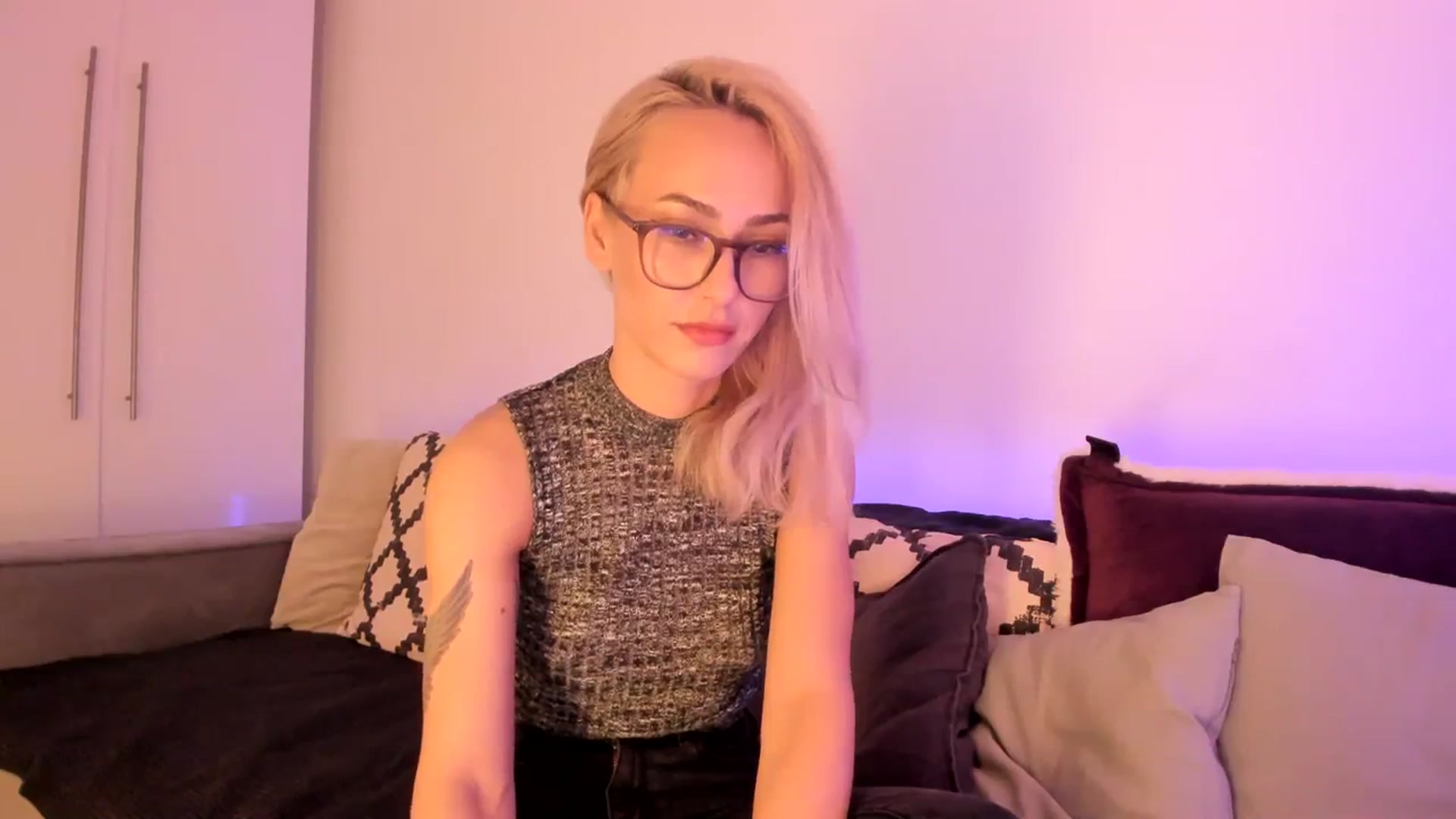 Gallery image thumbnail from Simi__'s myfreecams stream on, 02/13/2024, 18:19 image 15 of 20