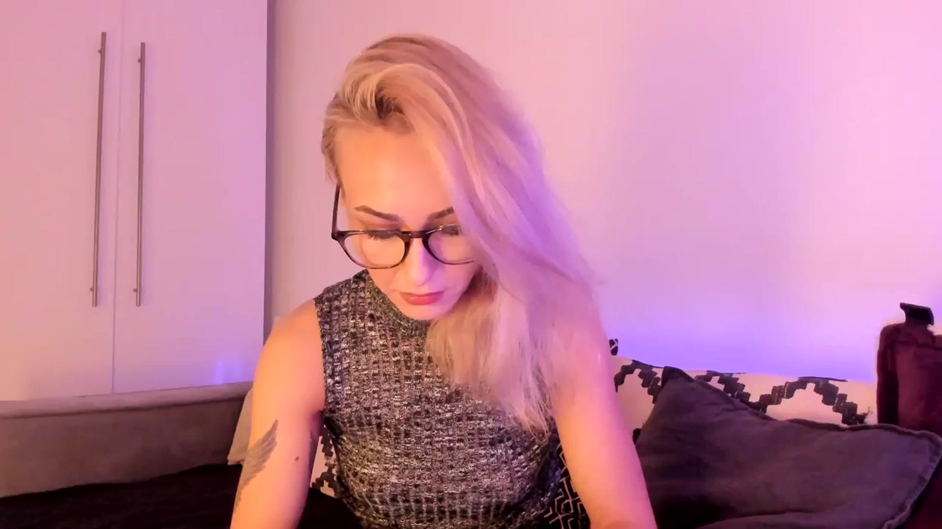 Gallery image thumbnail from Simi__'s myfreecams stream on, 02/13/2024, 18:19 image 1 of 20