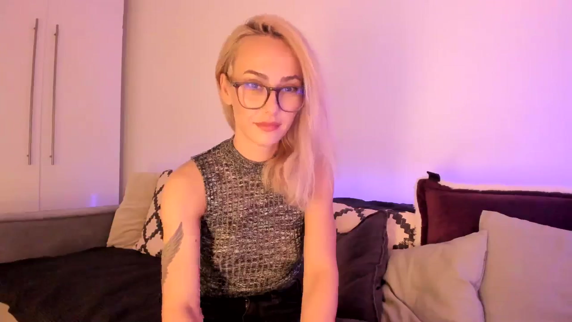 Gallery image thumbnail from Simi__'s myfreecams stream on, 02/13/2024, 18:19 image 14 of 20