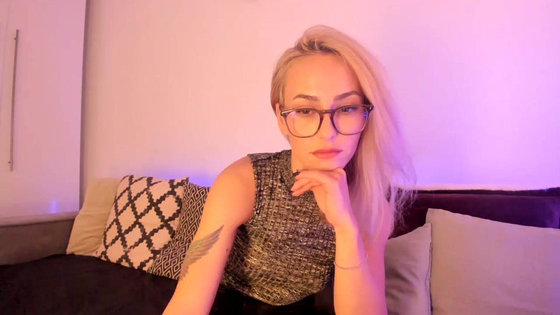 Gallery image thumbnail from Simi__'s myfreecams stream on, 02/13/2024, 18:19 image 10 of 20