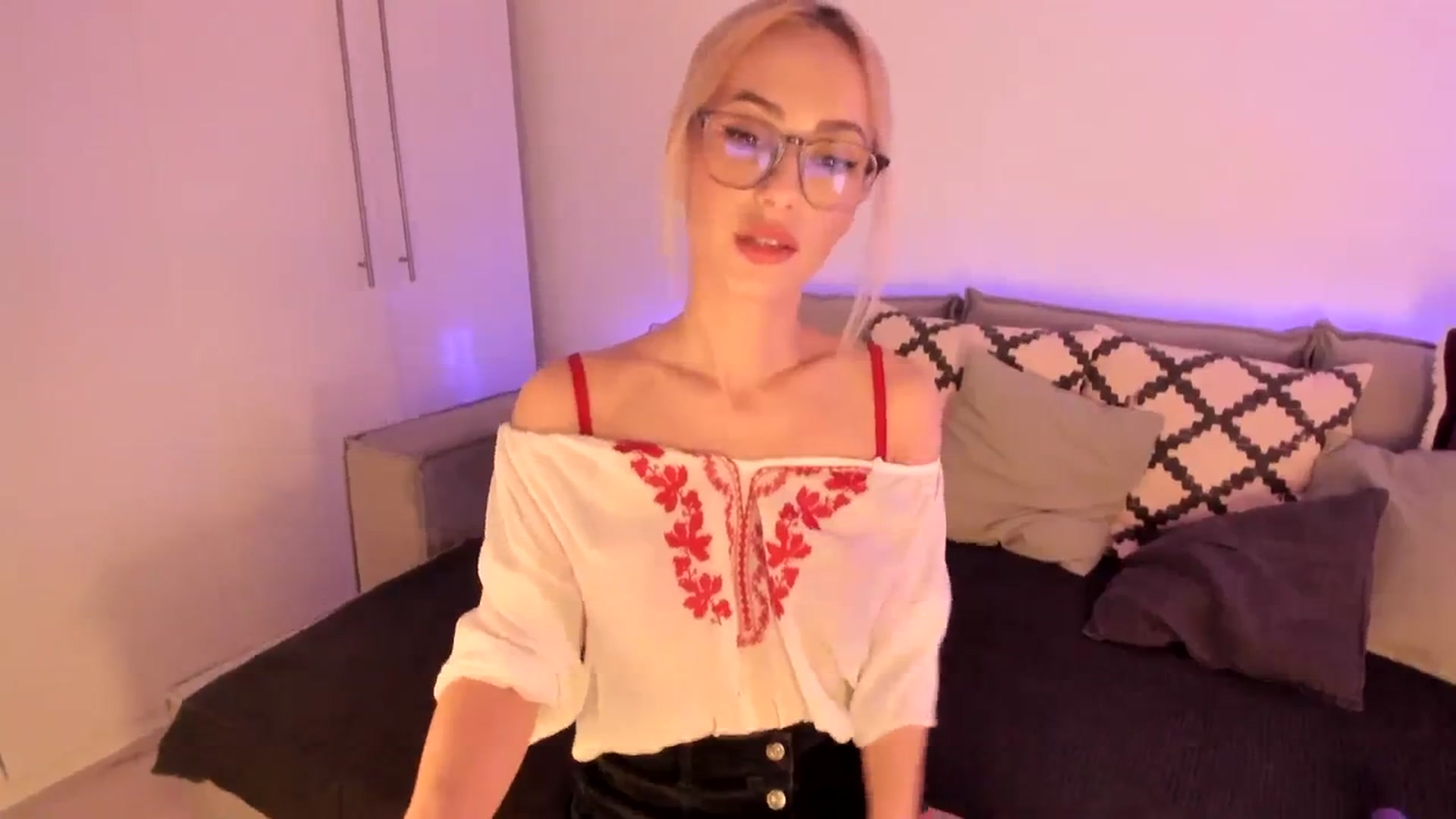 Gallery image thumbnail from Simi__'s myfreecams stream on, 02/18/2024, 16:02 image 19 of 20