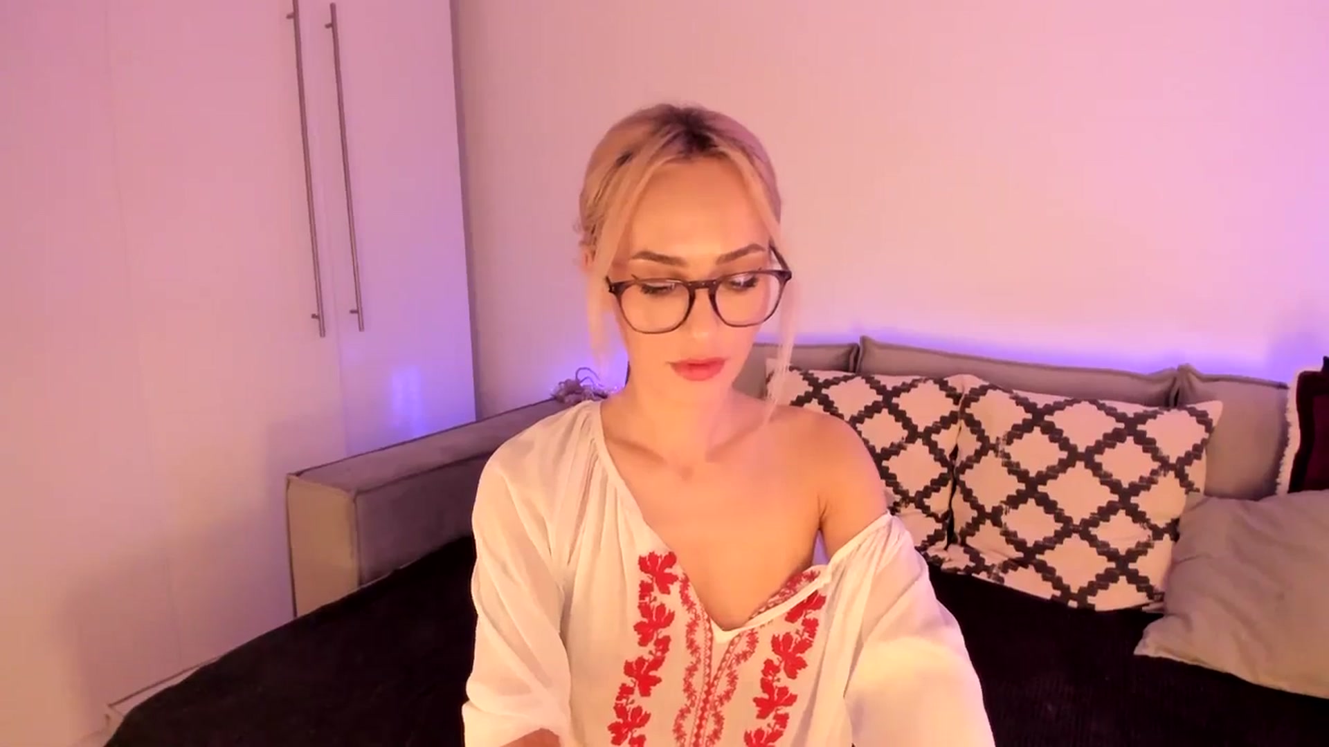 Gallery image thumbnail from Simi__'s myfreecams stream on, 02/18/2024, 20:29 image 16 of 20