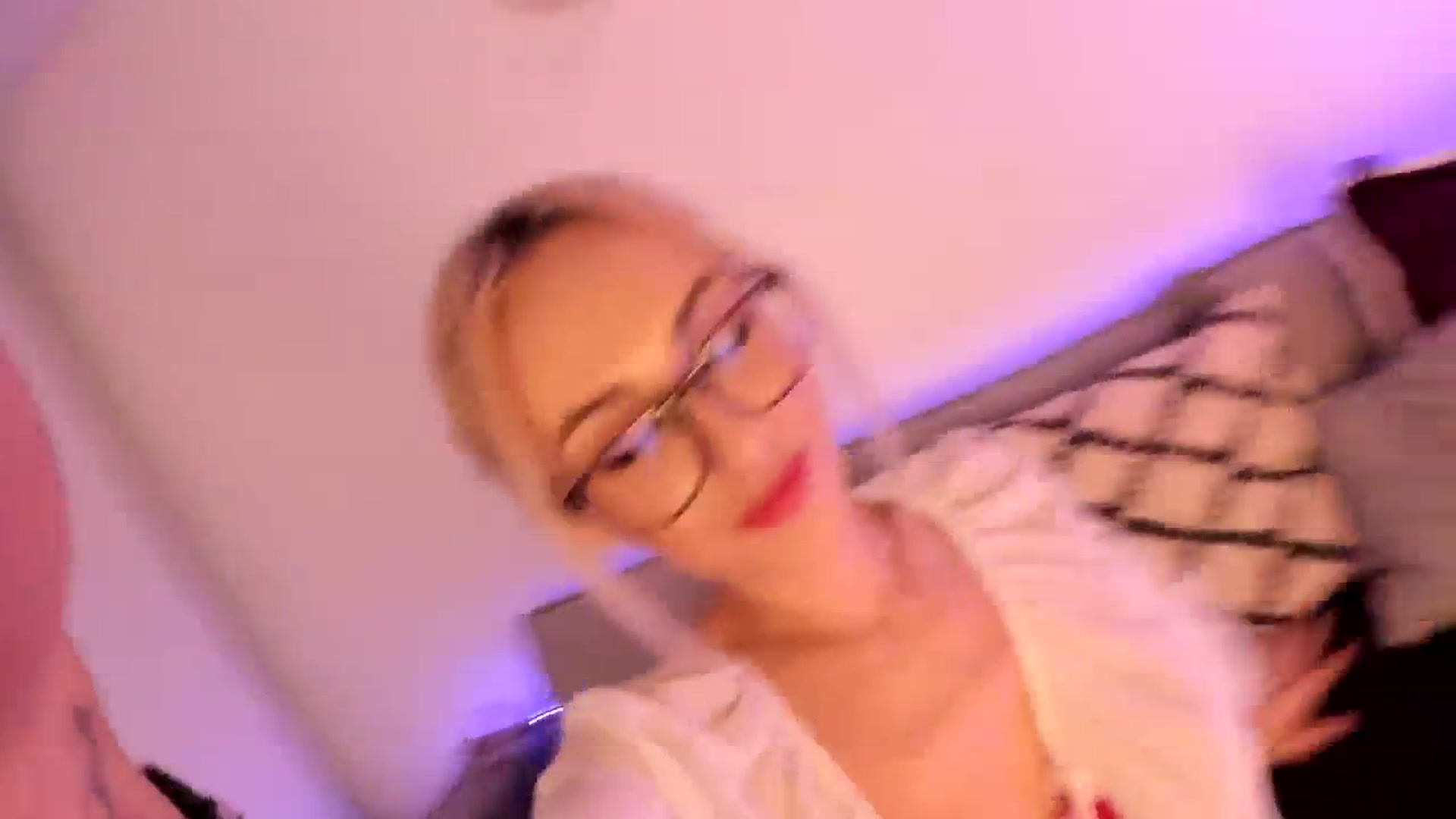 Gallery image thumbnail from Simi__'s myfreecams stream on, 02/18/2024, 20:29 image 15 of 20