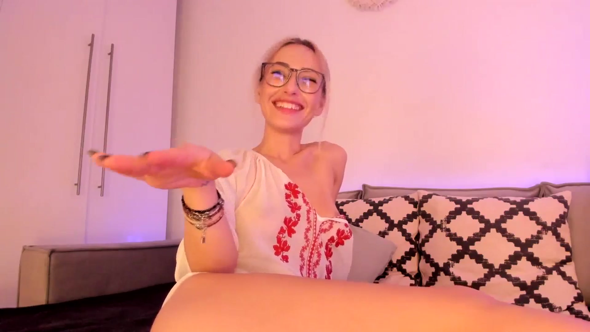 Gallery image thumbnail from Simi__'s myfreecams stream on, 02/18/2024, 20:29 image 19 of 20