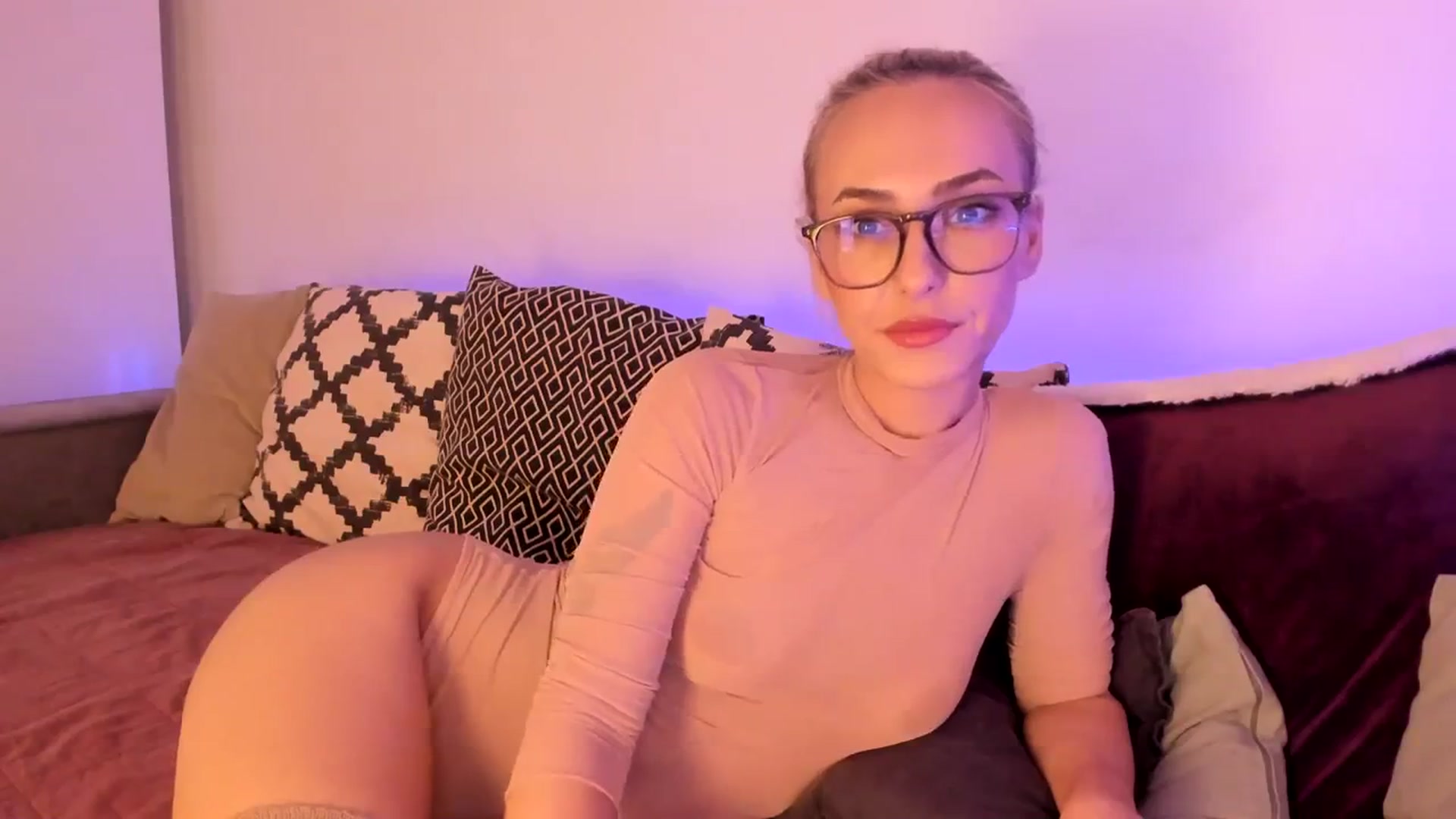 Gallery image thumbnail from Simi__'s myfreecams stream on, 02/23/2024, 18:16 image 2 of 20