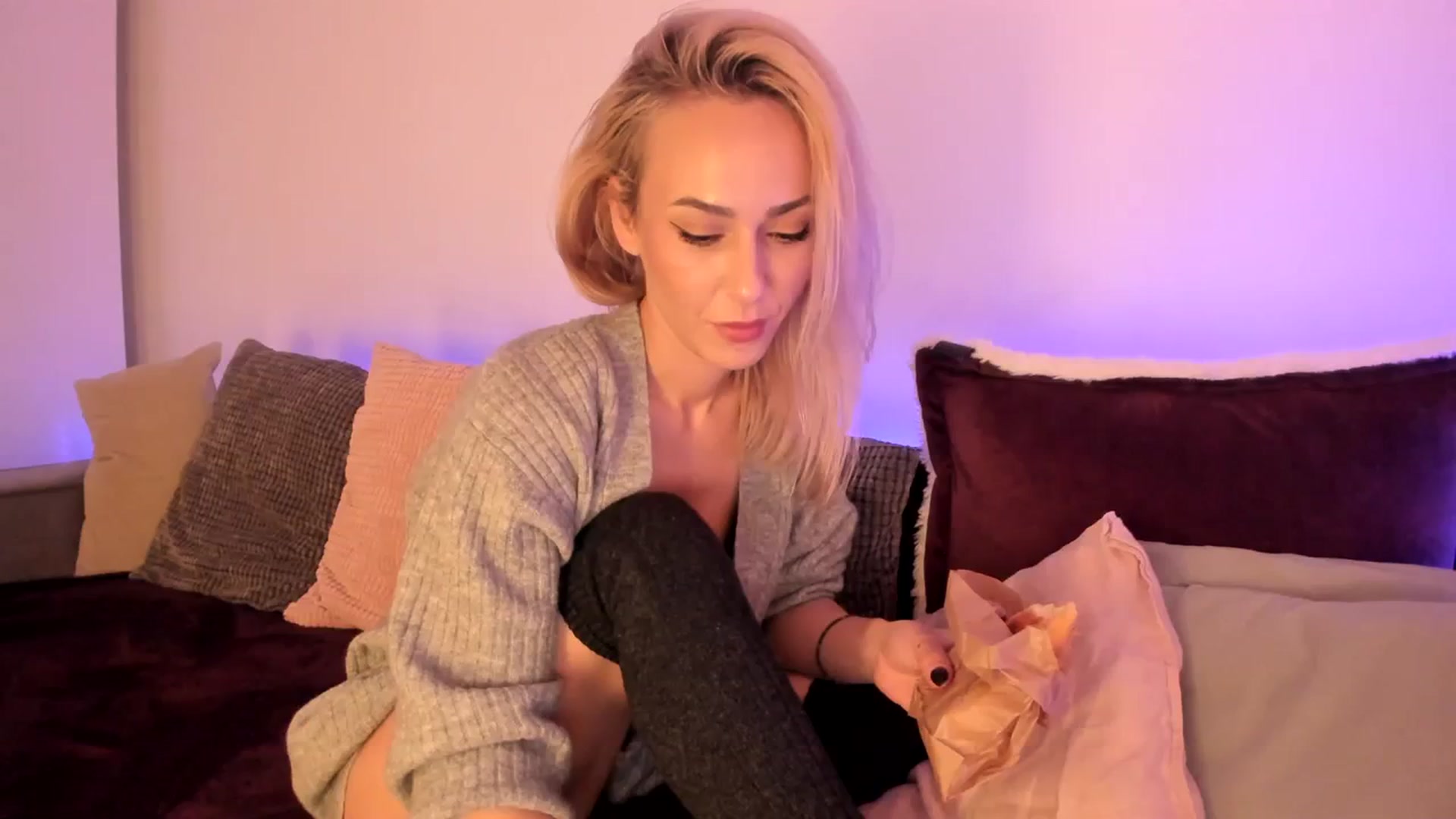 Gallery image thumbnail from Simi__'s myfreecams stream on, 03/04/2024, 18:52 image 1 of 20