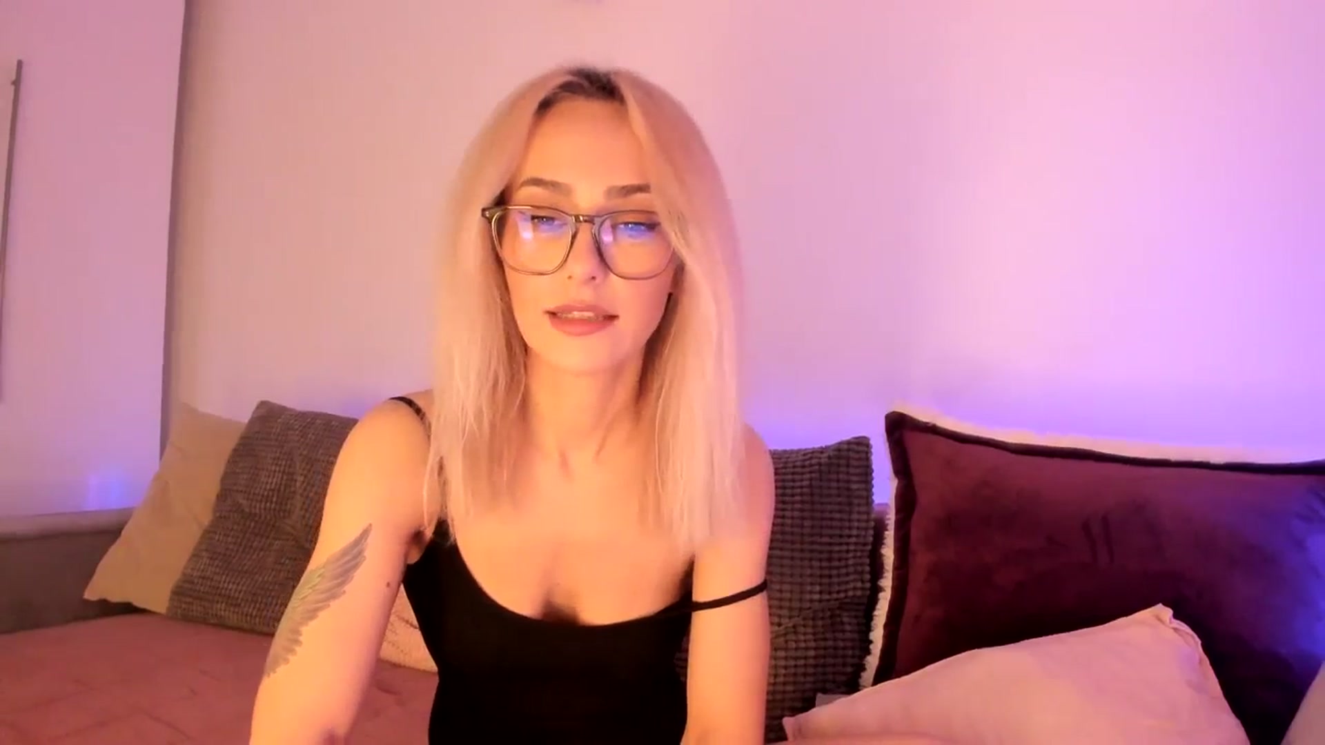 Gallery image thumbnail from Simi__'s myfreecams stream on, 03/06/2024, 19:12 image 3 of 20