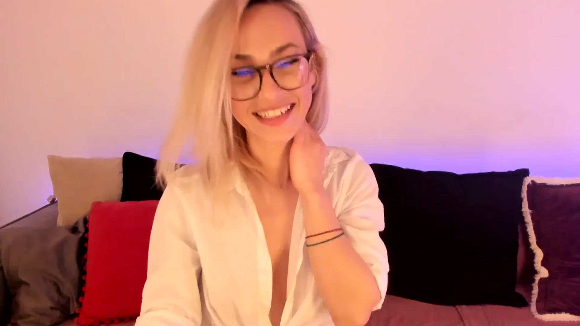 Gallery image thumbnail from Simi__'s myfreecams stream on, 03/26/2024, 19:21 image 4 of 20