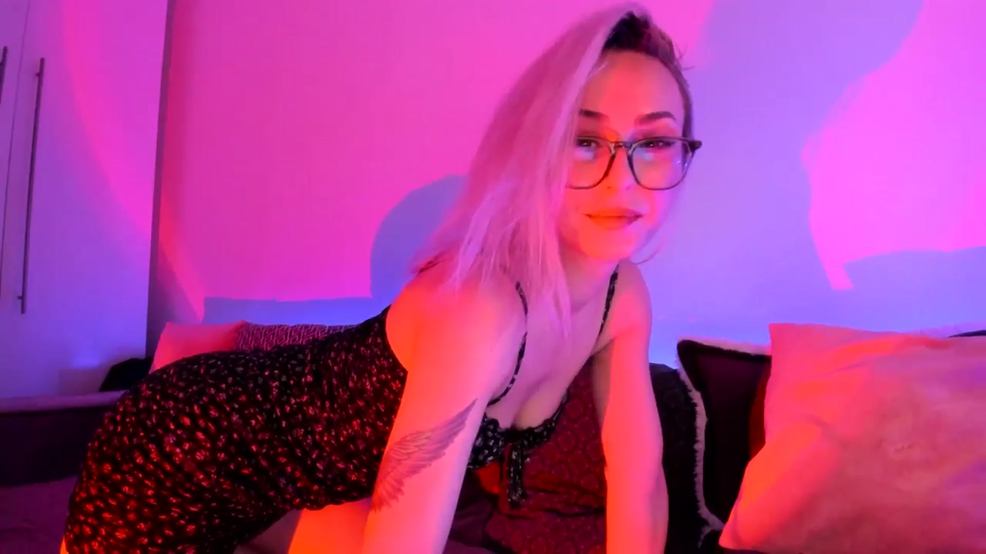 Gallery image thumbnail from Simi__'s myfreecams stream on, 04/17/2024, 16:51 image 6 of 20