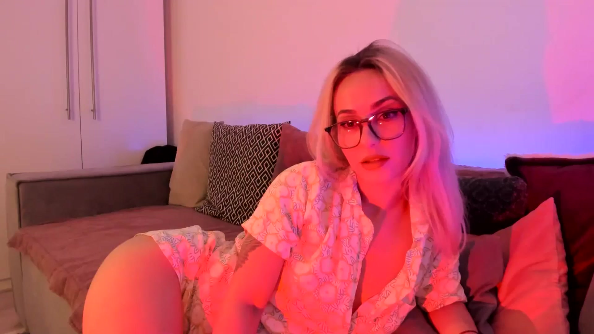 Gallery image thumbnail from Simi__'s myfreecams stream on, 04/18/2024, 19:23 image 15 of 20