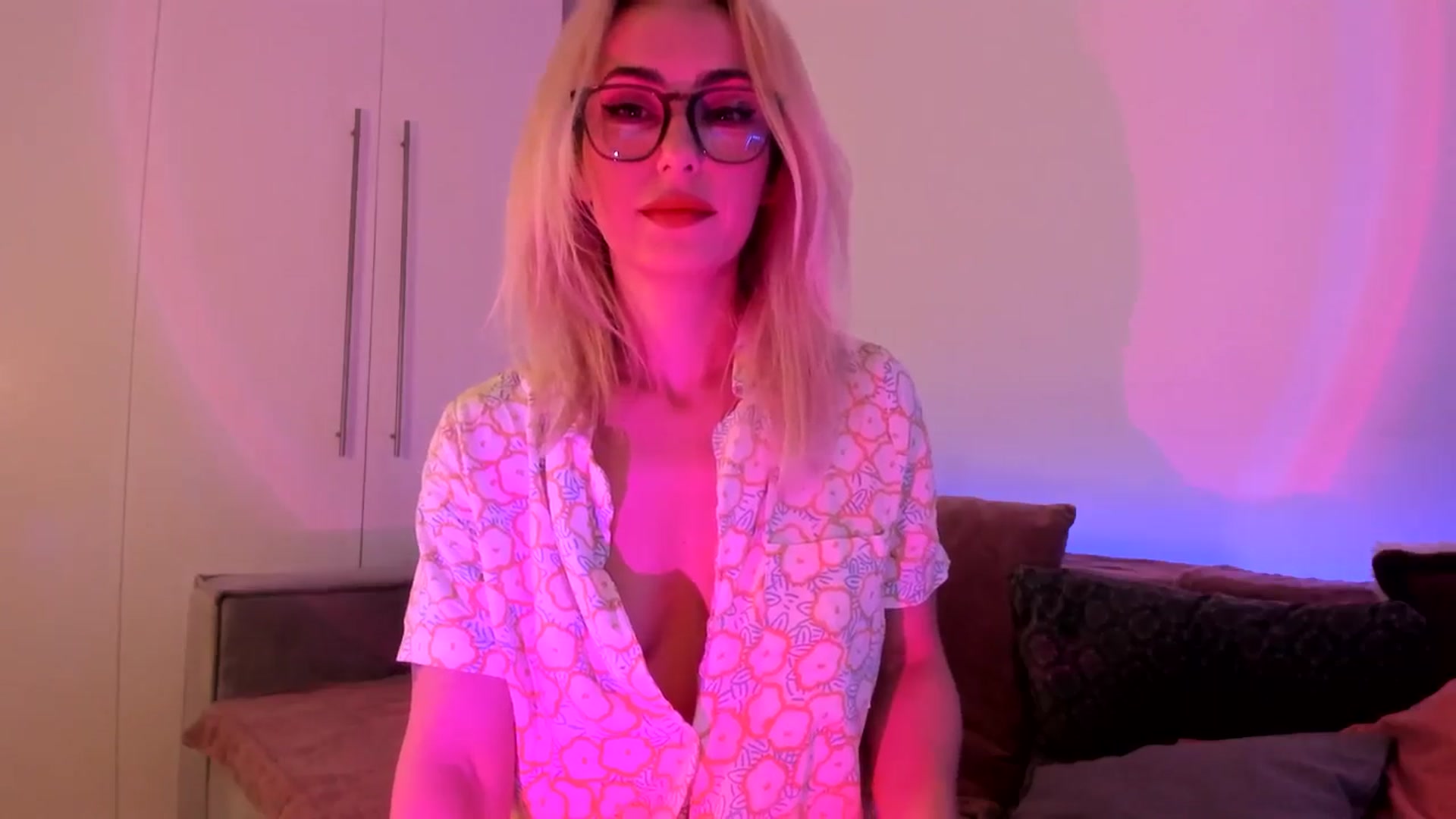 Gallery image thumbnail from Simi__'s myfreecams stream on, 04/18/2024, 19:23 image 12 of 20