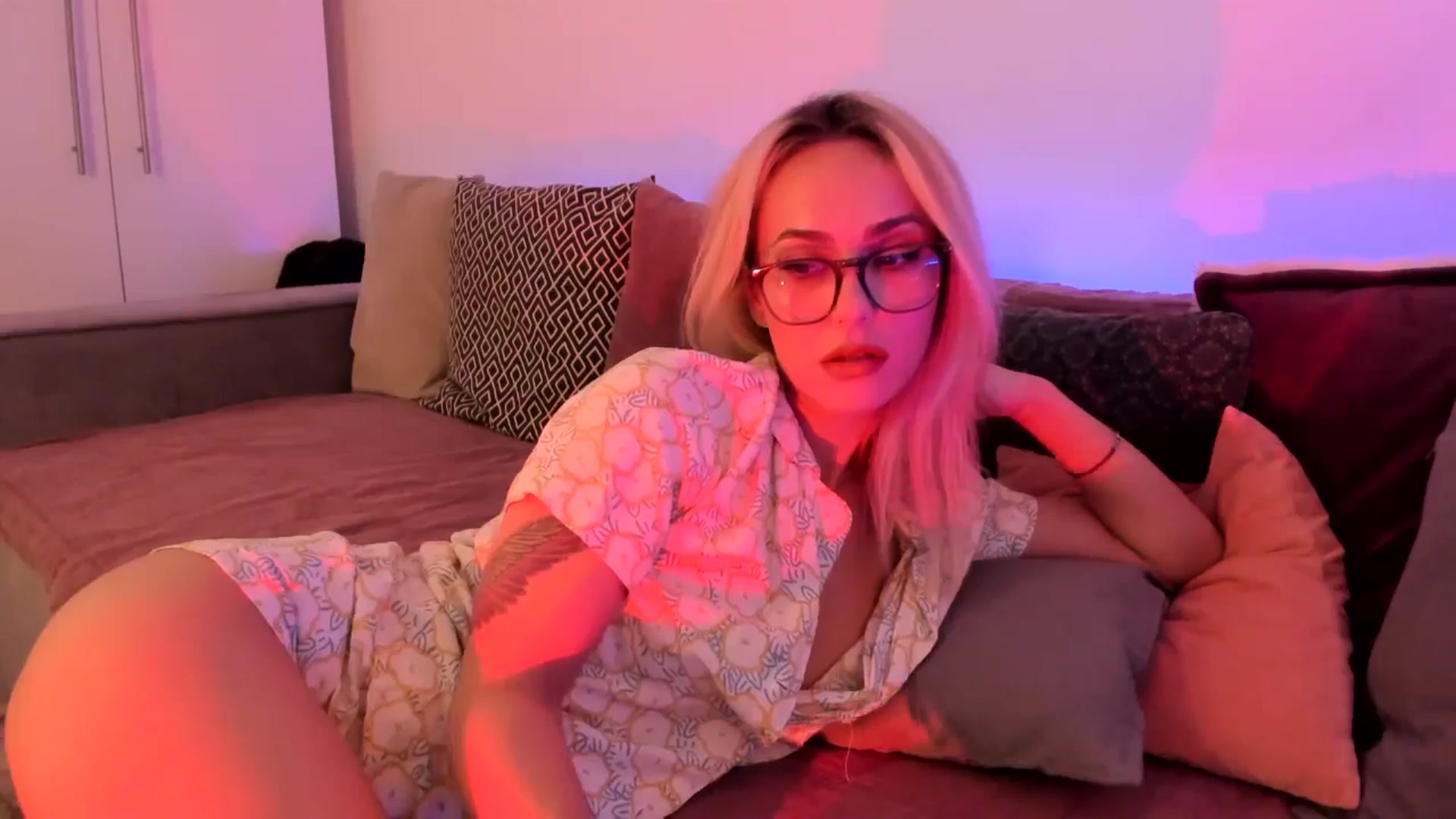 Gallery image thumbnail from Simi__'s myfreecams stream on, 04/18/2024, 19:23 image 19 of 20