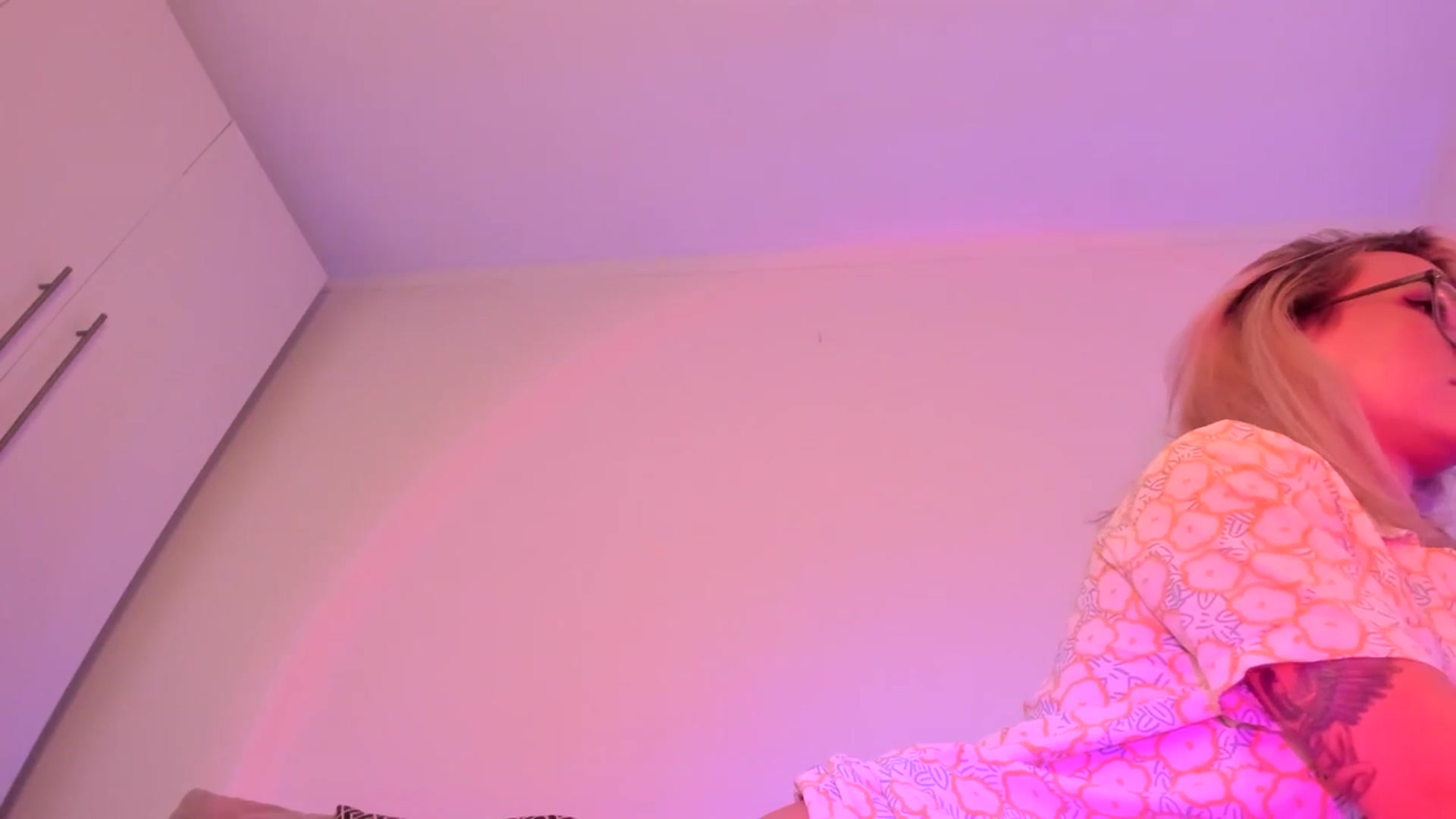 Gallery image thumbnail from Simi__'s myfreecams stream on, 04/18/2024, 19:23 image 4 of 20