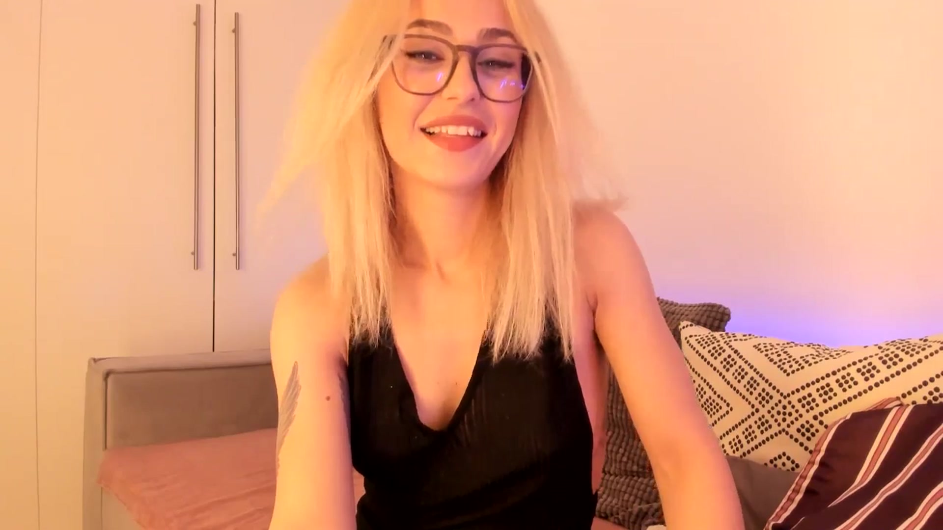 Gallery image thumbnail from Simi__'s myfreecams stream on, 04/27/2024, 20:50 image 7 of 20