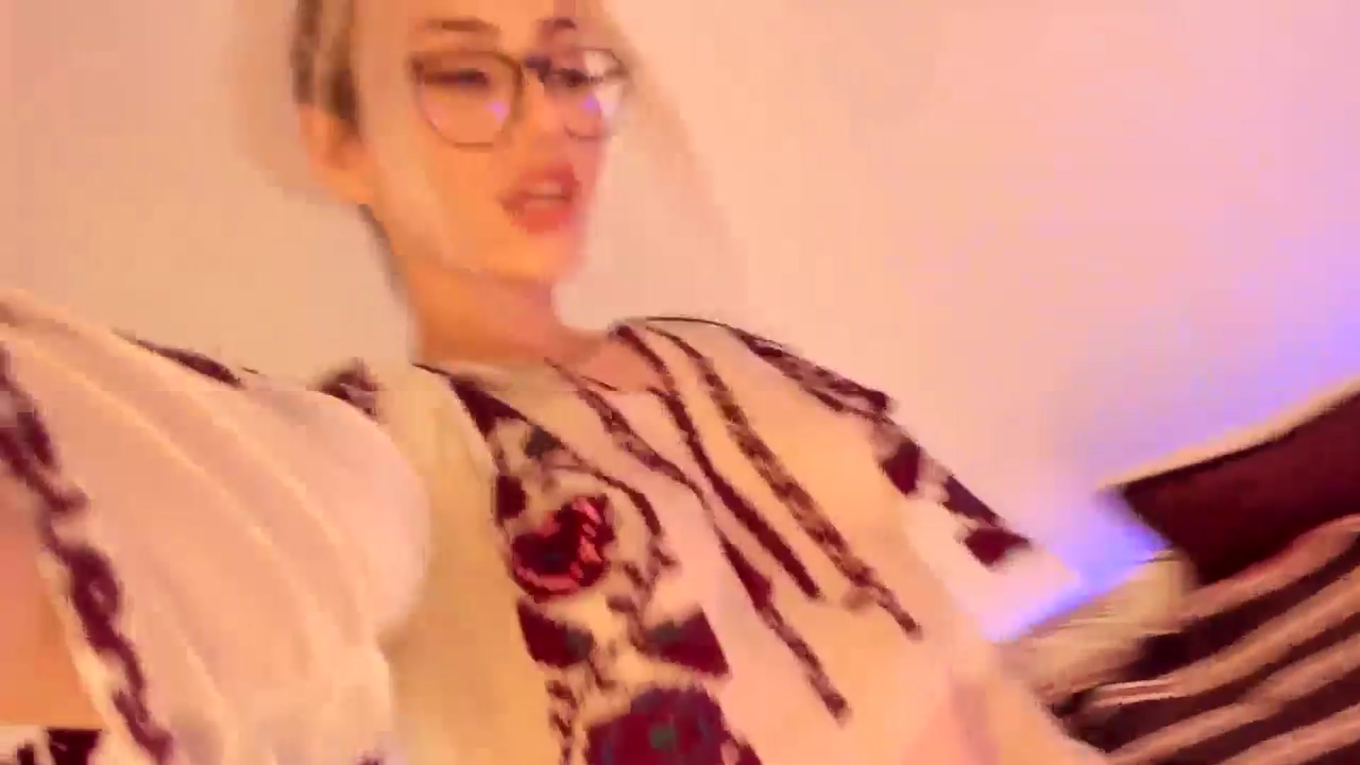 Gallery image thumbnail from Simi__'s myfreecams stream on, 04/27/2024, 20:50 image 14 of 20