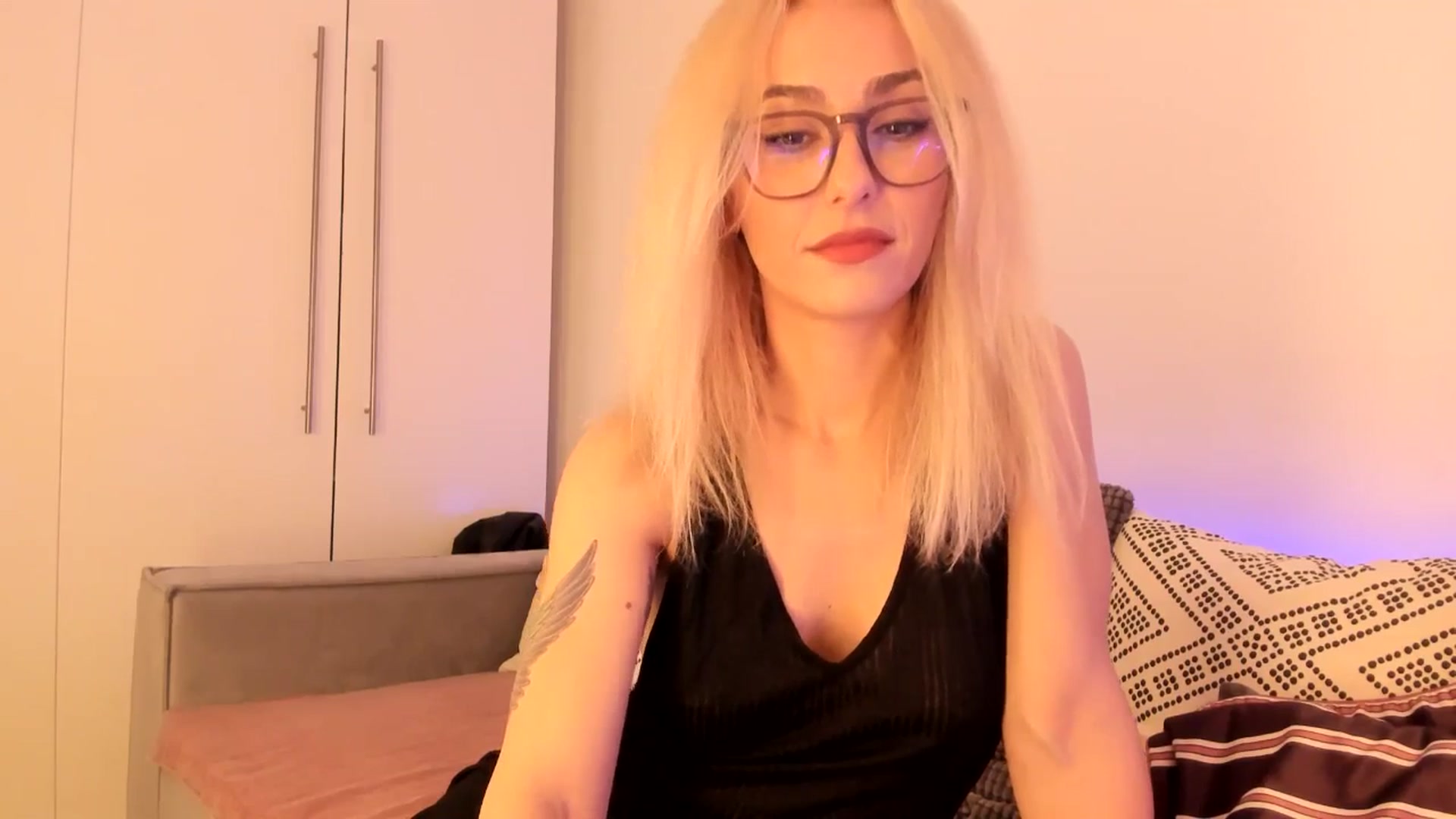 Gallery image thumbnail from Simi__'s myfreecams stream on, 04/27/2024, 20:50 image 4 of 20