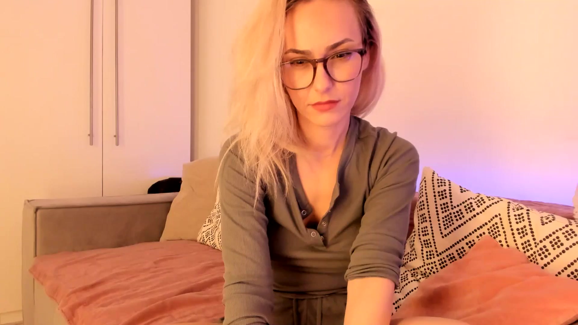 Gallery image thumbnail from Simi__'s myfreecams stream on, 04/29/2024, 19:06 image 8 of 20
