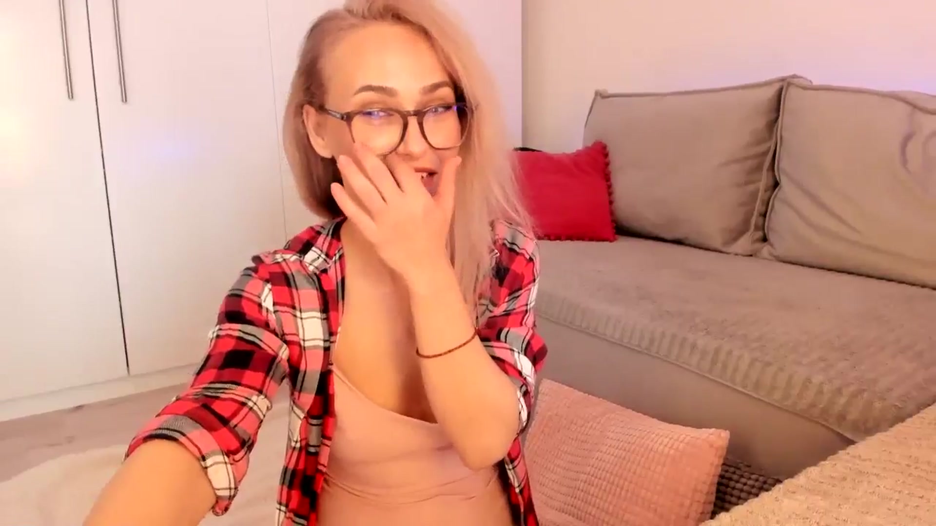 Gallery image thumbnail from Simi__'s myfreecams stream on, 05/15/2024, 16:03 image 10 of 20