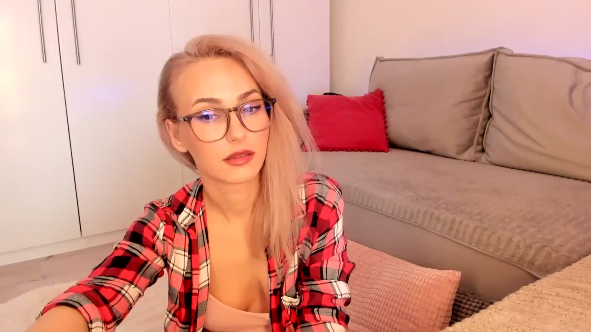 Gallery image thumbnail from Simi__'s myfreecams stream on, 05/15/2024, 16:03 image 11 of 20